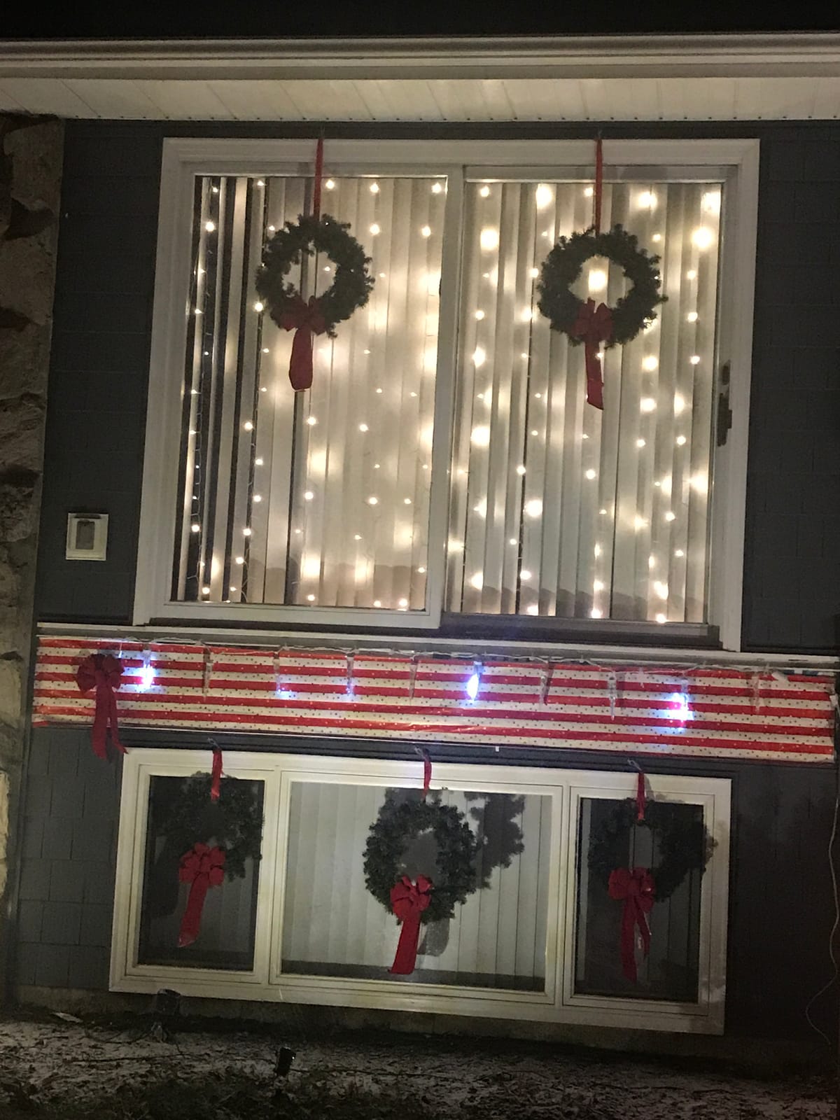 Christmas Projector Lights Outdoor Holiday Laser Lights Landscape Spotlight Red and Green Star Shower with 360 Accessibility Wireless Remote Christmas Decor for Xmas Party Outdoor Garden Patio Wall customer photo 1
