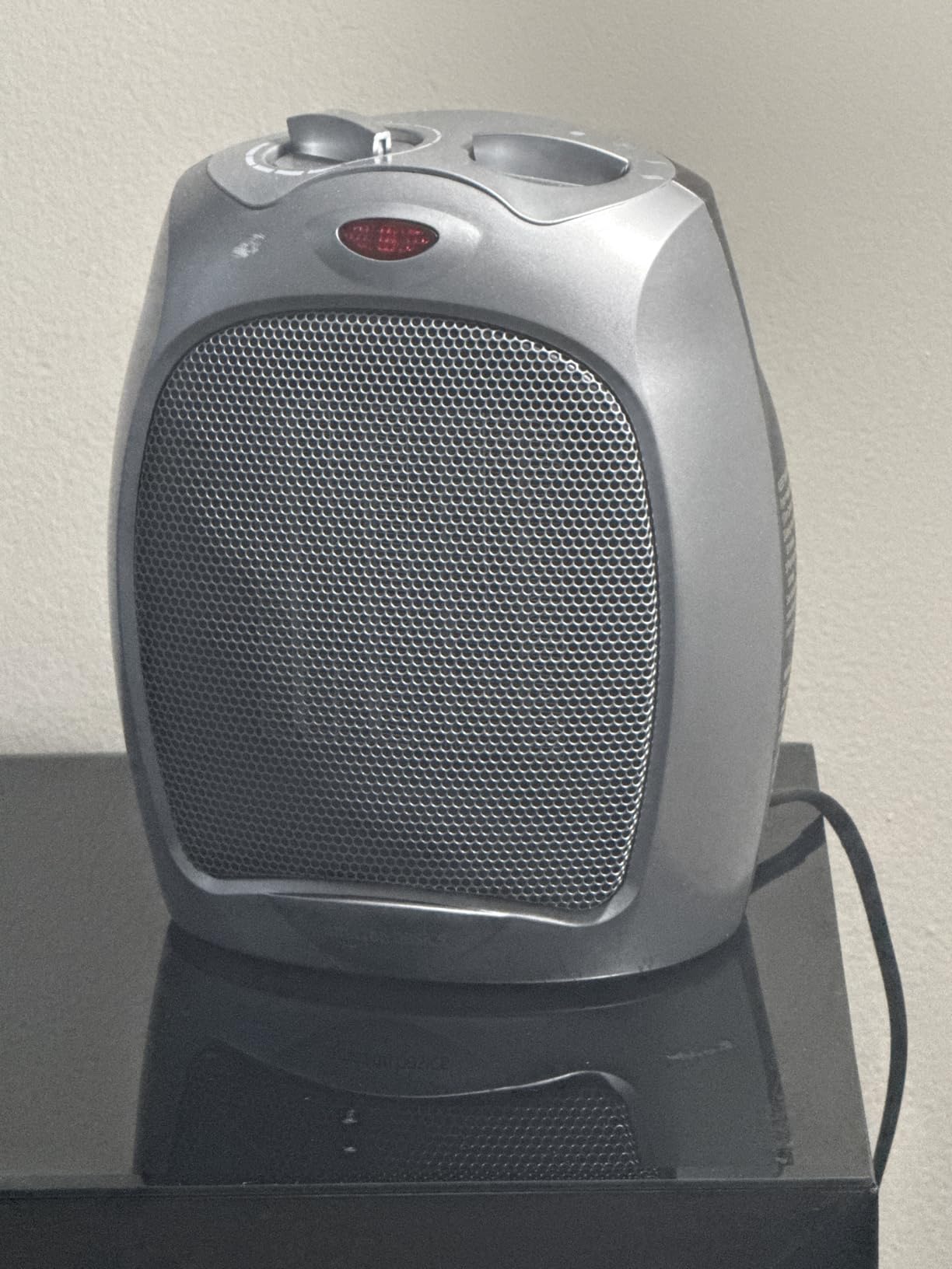 Amazon Basics Ceramic Space Heater, Portable Indoor Heating Solution, With Overheat and Tip-Over Protection, Thermostat, Non-Oscillating, 1500W, Fast Heating, 7.52