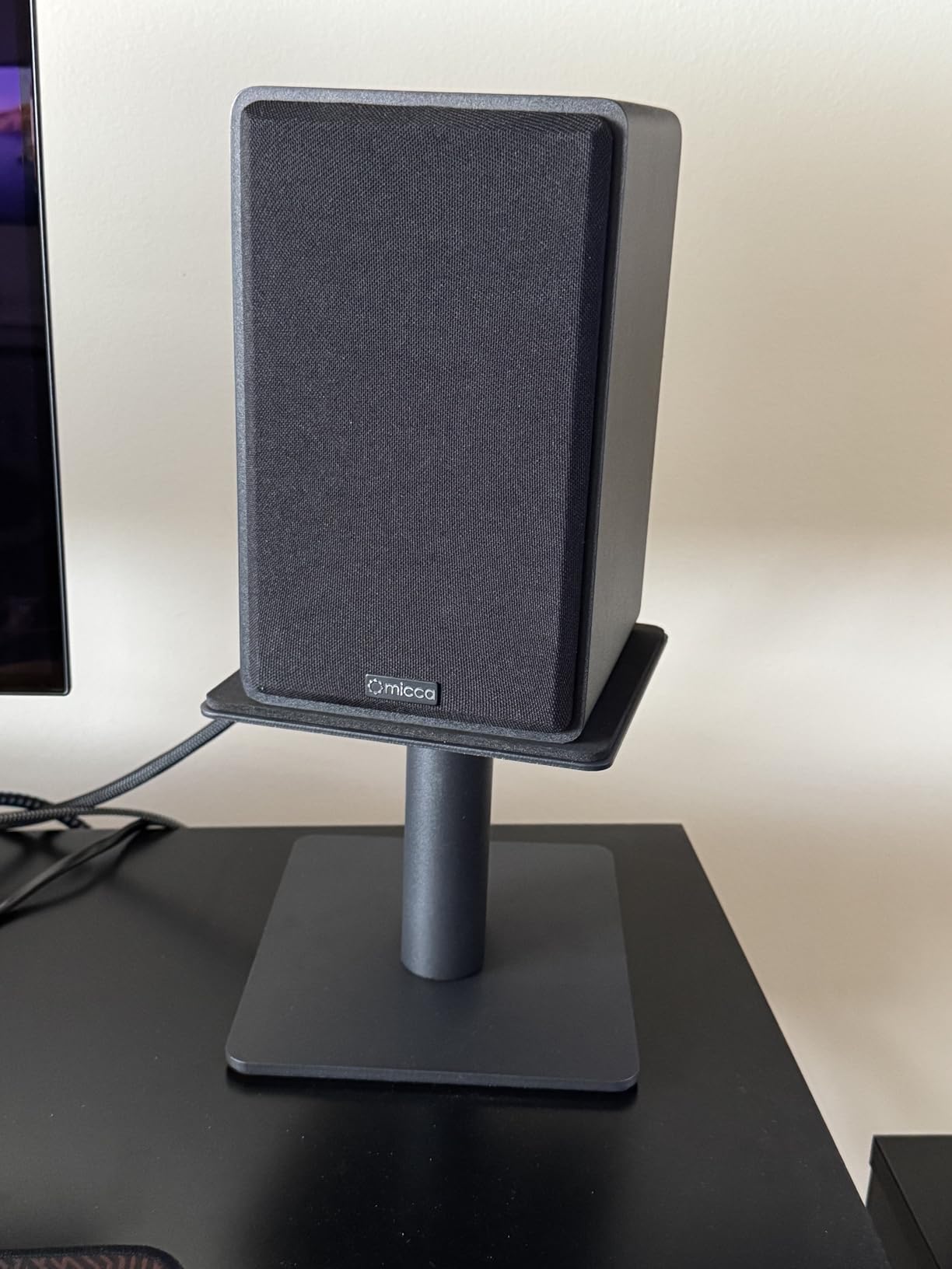 Kanto SP6HD Desktop Speaker Stands for Medium/Large Bookshelf Speakers & Mid-Size/Full-Size 4