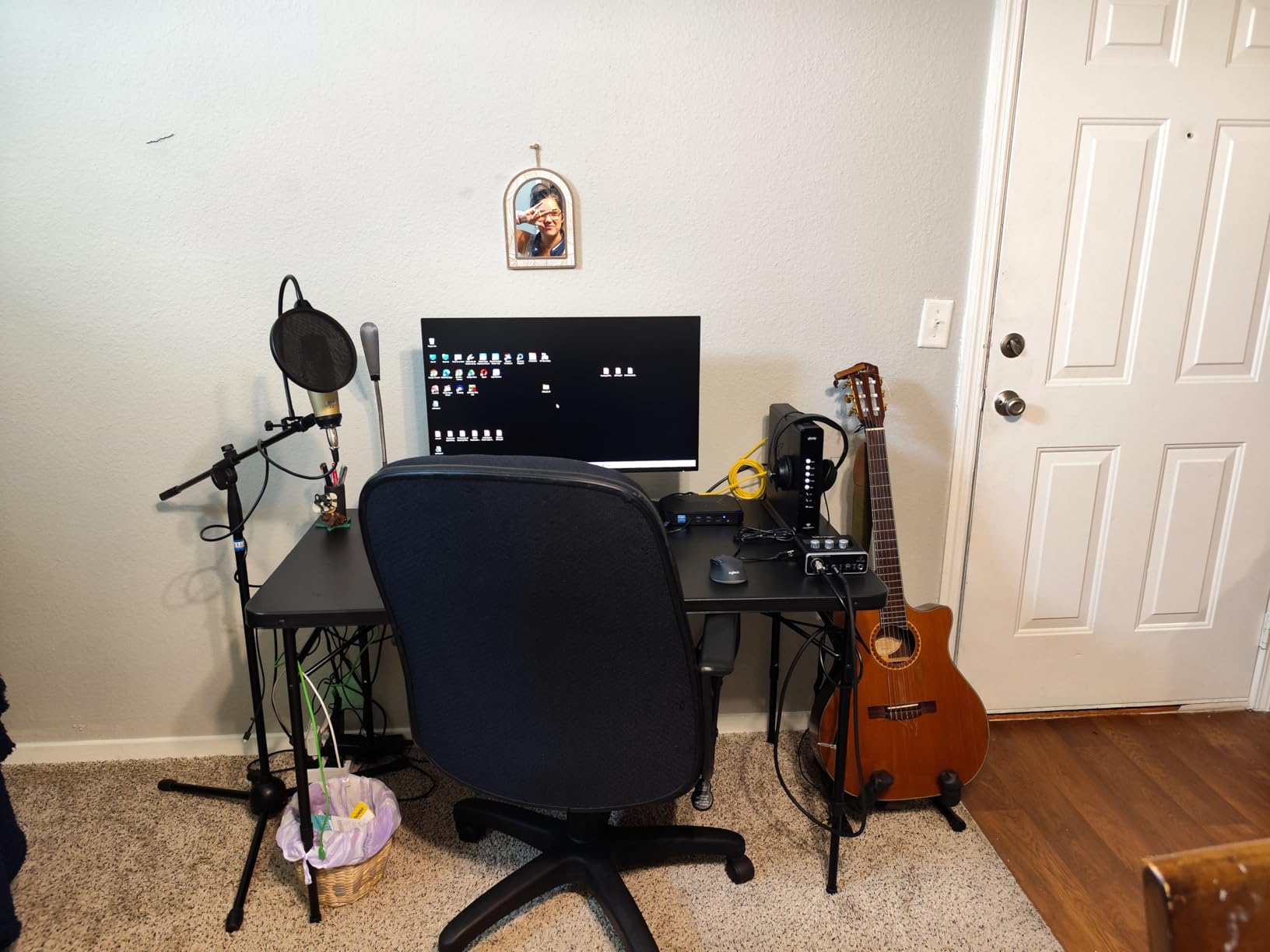 Behringer U-PHORIA STUDIO Complete Recording/Podcasting Bundle with USB Audio Interface, Condenser Microphone, Studio Headphones and More customer photo 1