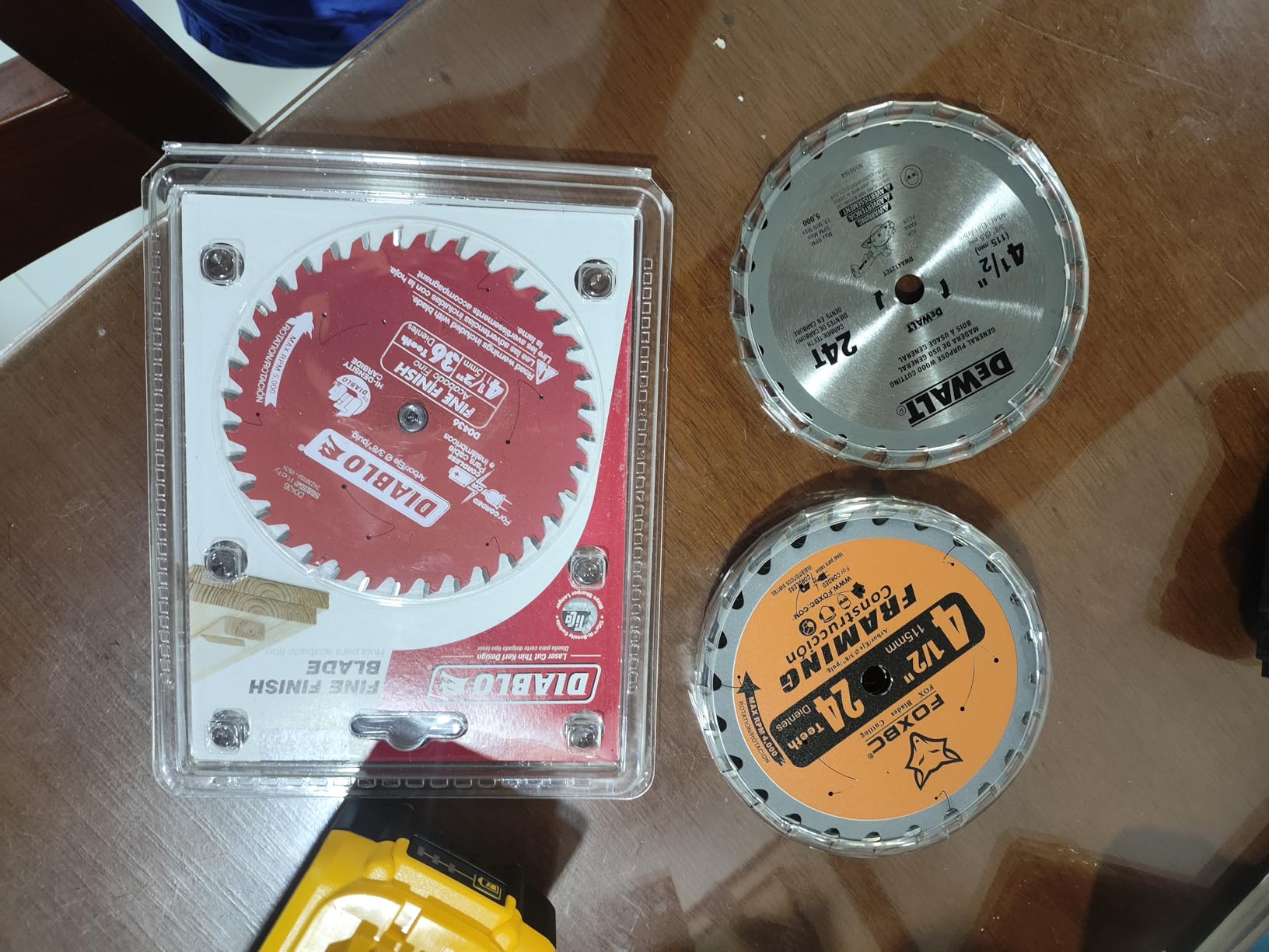 DEWALT ATOMIC 20V MAX* Circular Saw, 4-1/2-Inch, Tool Only (DCS571B) customer photo 2