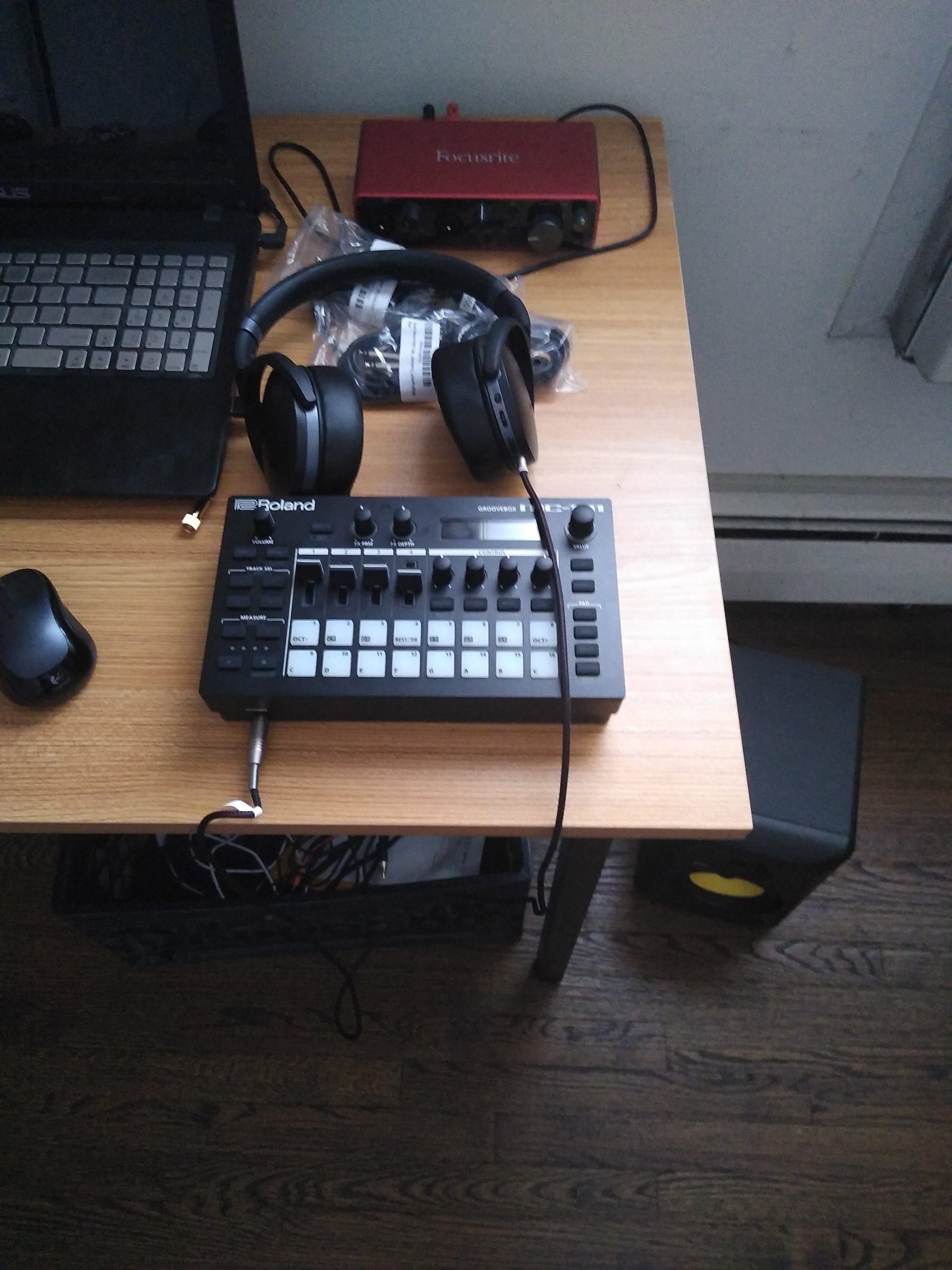 Roland MC-101 Groovebox Compact Music Production Workstation customer photo 2
