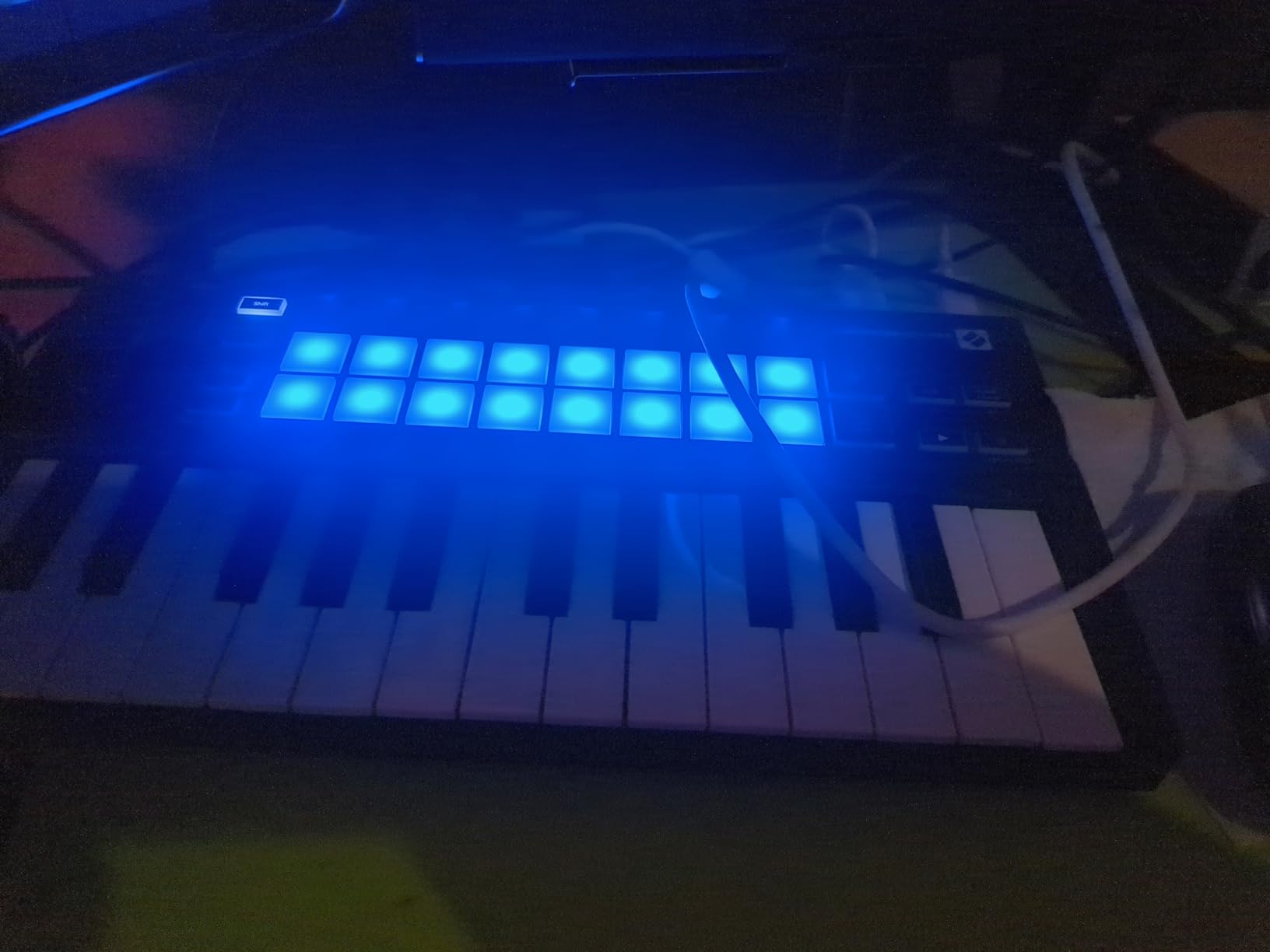 Novation Launchkey Mini [MK3] - Portable 25-Key, USB, MIDI Keyboard Controller with DAW Integration, Chord Mode, and Arpeggiator - for Music Production customer photo 2