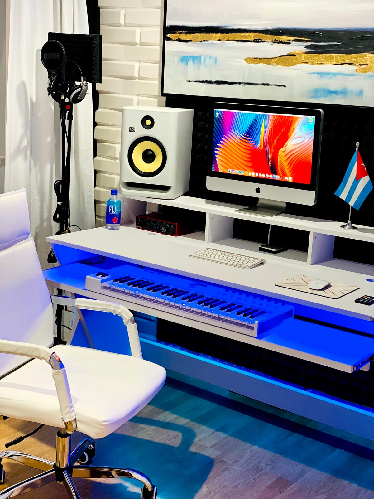 Glorious Sound Desk Pro Professional Studio Workstation in Black customer photo 2