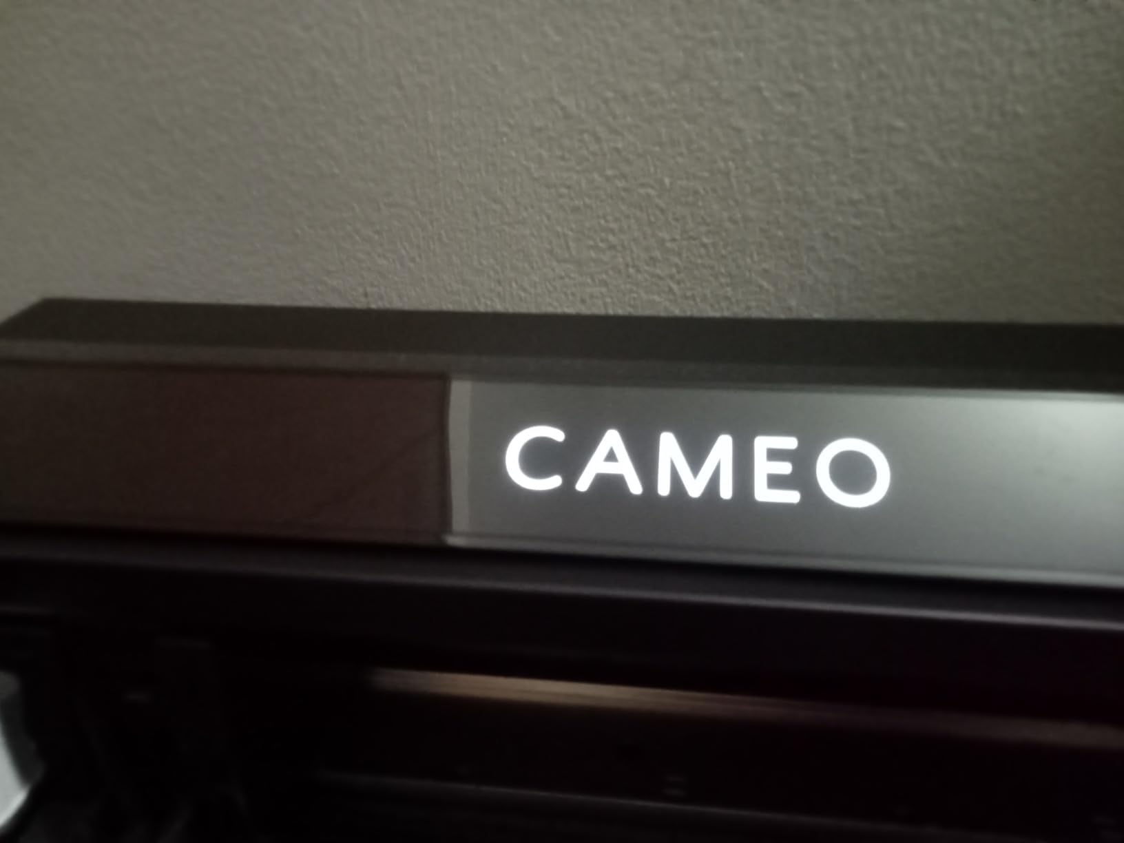 Silhouette Cameo 4 with Bluetooth, 12x12 Cutting mat, AutoBlade 2, 100 Designs and Silhouette Studio Software - Black Edition customer photo 1