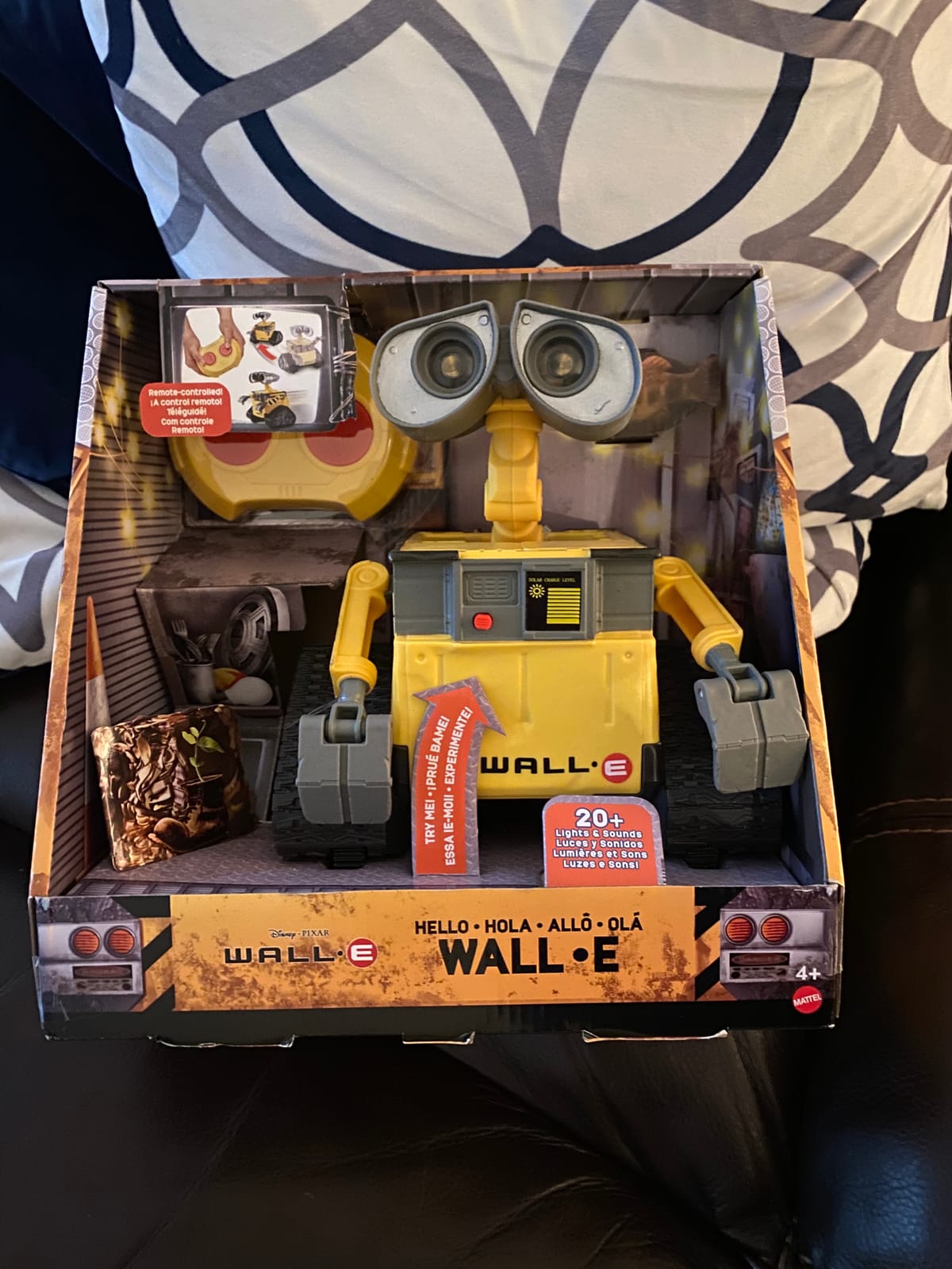 Mattel Disney Pixar WALL-E RC Robot Toy with 20+ Lights & Sounds, Hello WALL-E Action Figure & Remote Control customer photo 2