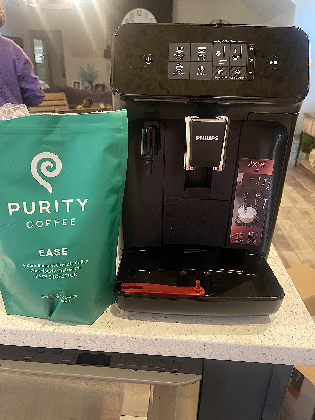 Philips 1200 Series Fully Automatic Espresso Machine, Classic Milk Frother, 2 Coffee Varieties, Intuitive Touch Display, 100% Ceramic Grinder, AquaClean Filter, Aroma Seal, Black (EP1220/04) customer photo 1