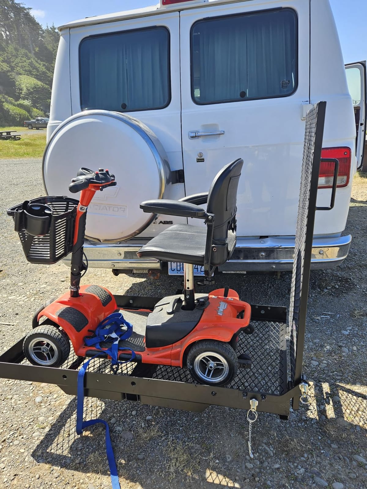 ECOTRIC 46.2 X 26.8 X 38.7 Inch Hitch Cargo Carrier W/Ramp Foldable 500 Lbs | Trailer Hitch Mount Steel Wheelchair Carrier Mobility Scooter Ramp 2
