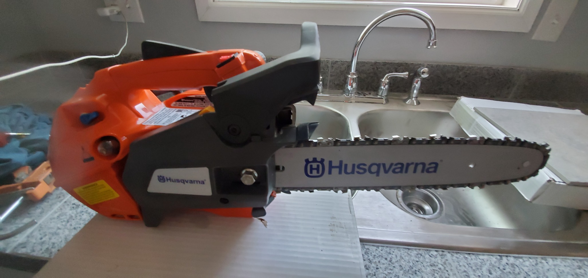 Husqvarna T435 12 in. 35.2cc Top Handle Gas Chainsaw customer photo 2