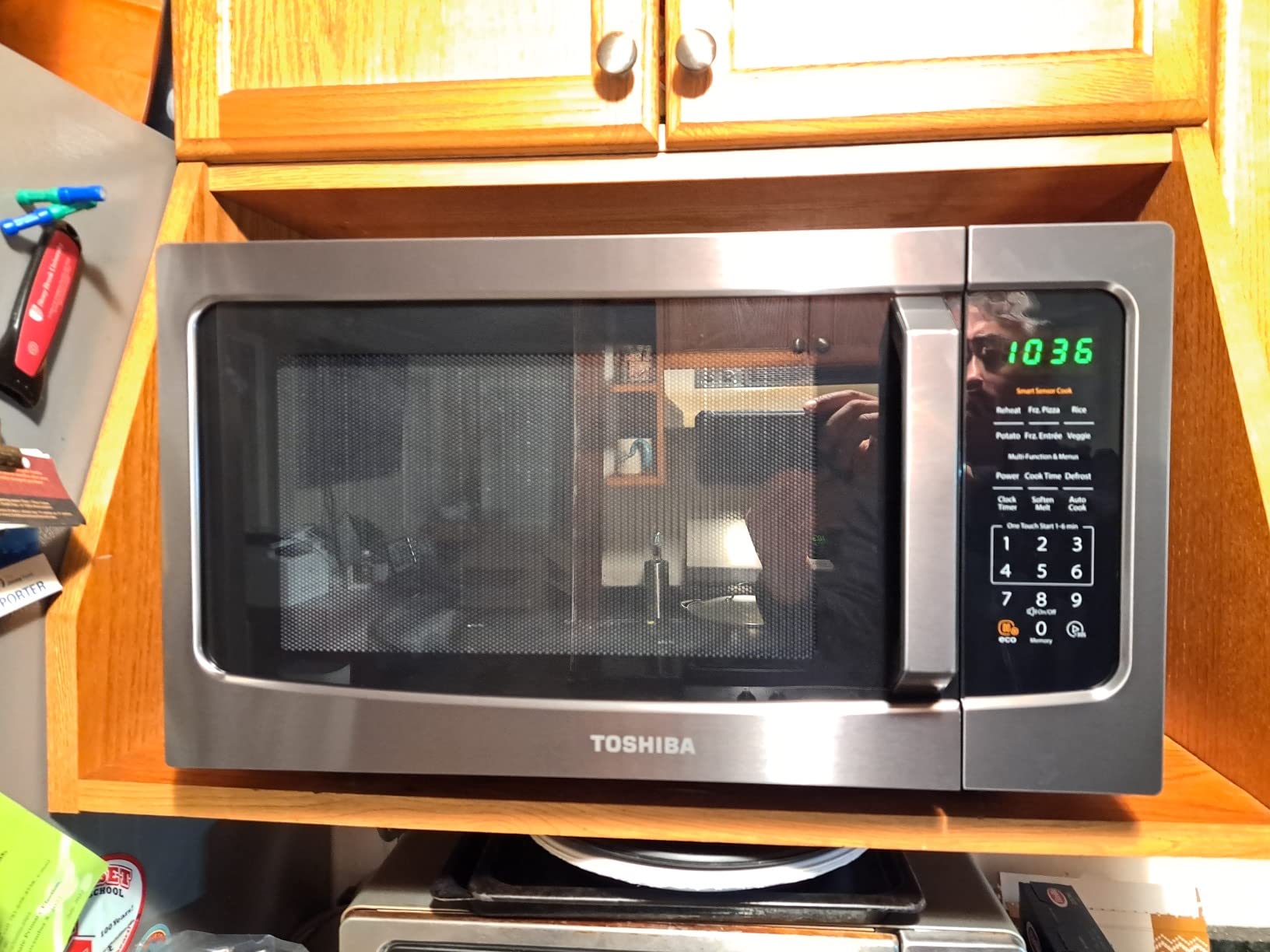 TOSHIBA Microwave Oven with Smart Sensor, 1.6 Cu.Ft, 1200W | Position Memory Turntable, Sound On/Off, Countertop, 13.6