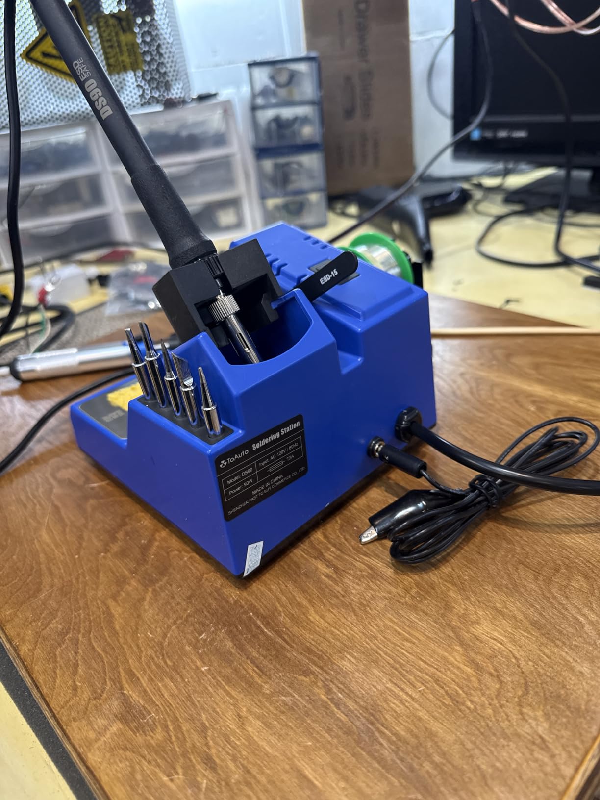 TOAUTO DS90 Soldering Station °F & °C Dual Digital Display Soldering Iron Station Kit, 90W Soldering Iron, 302℉-842℉ Temperature, Anti-Static & Grounding Wire, Auto Standby & Sleep, 5 Solder Tips, Blue customer photo 2