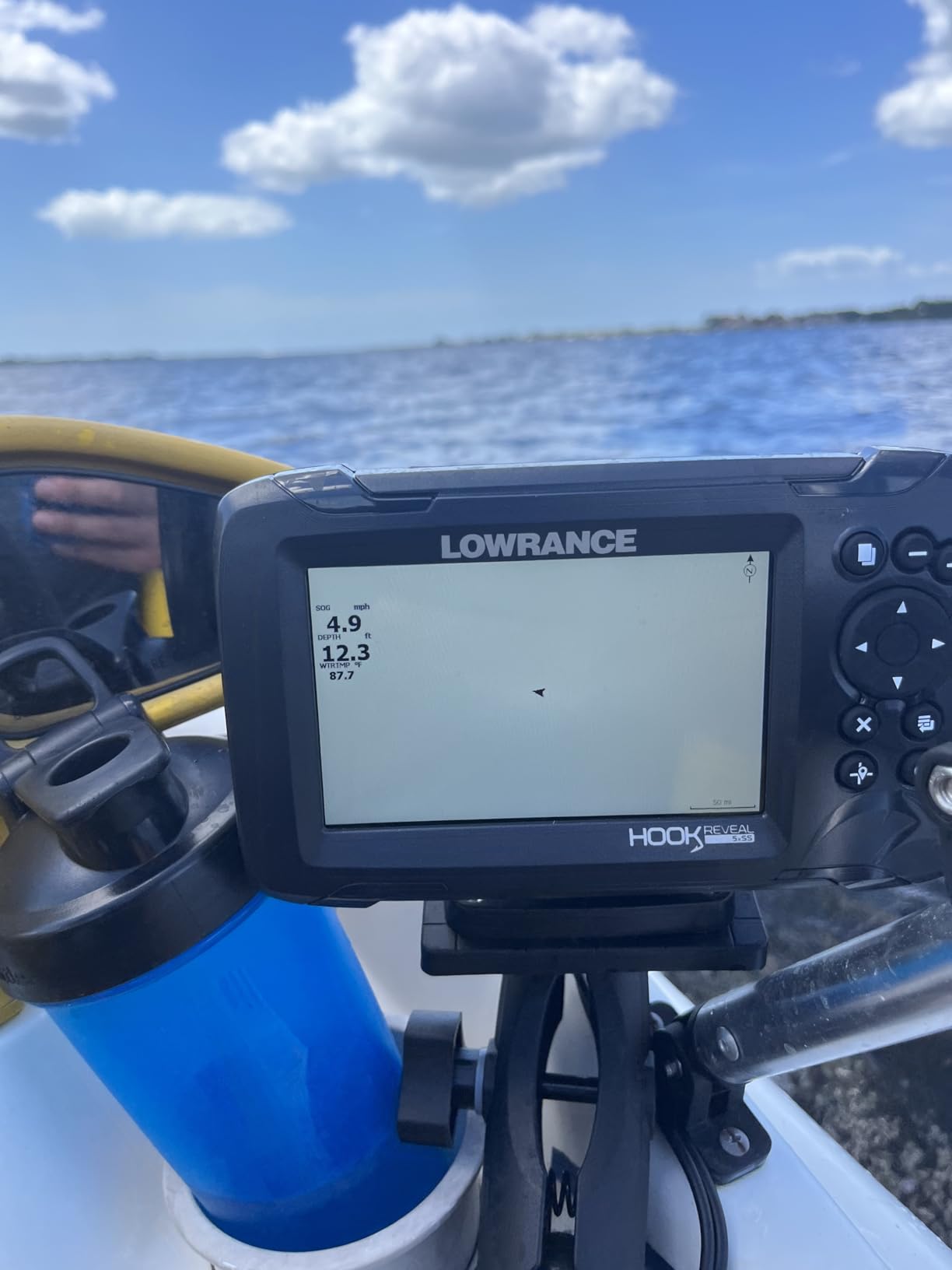 Lowrance HOOK Reveal 5 SplitShot - 5-inch Fish Finder with SplitShot Transducer, Preloaded C-MAP US Inland Mapping customer photo 1