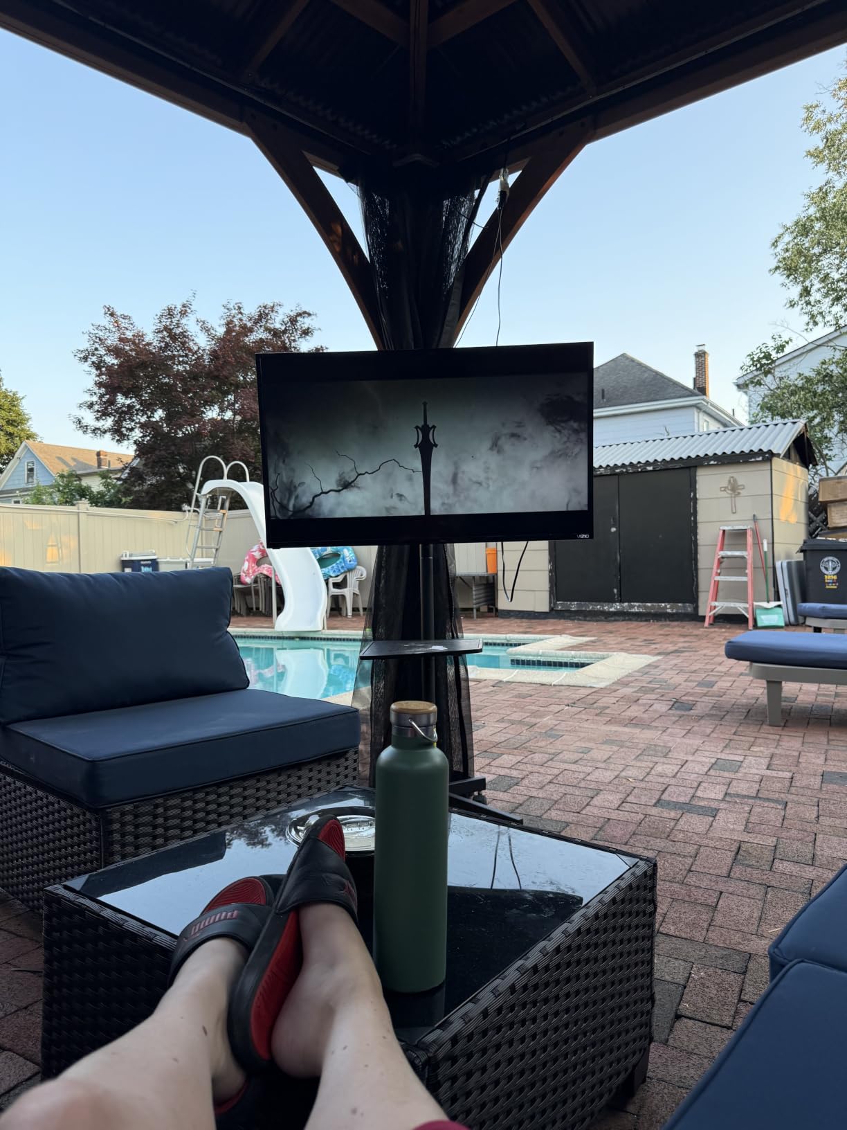 PERLESMITH Rolling TV Stand on Wheels for 32-83 Inch Screens up to 110lbs, Mobile TV Cart Height Adjustable Portable Outdoor TV Stand Tilt Rolling TV Cart with Shelf Max VESA 600x400mm PSTVMC03 customer photo 2