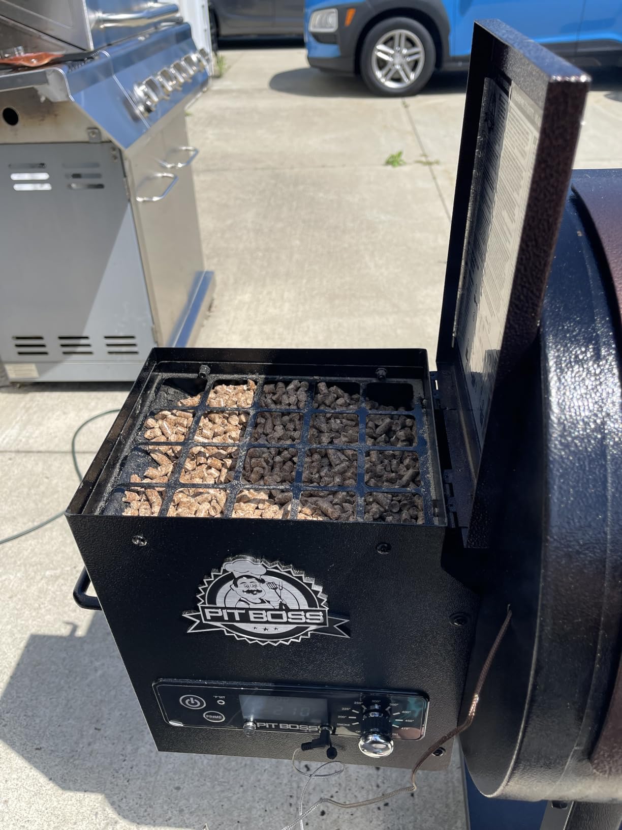 Pit Boss 440 Mahogany Series Wood Pellet Grill & Smoker with Flame Broiler and LED Digital Controller, 518-Sq. In. Cooking Space customer photo 2
