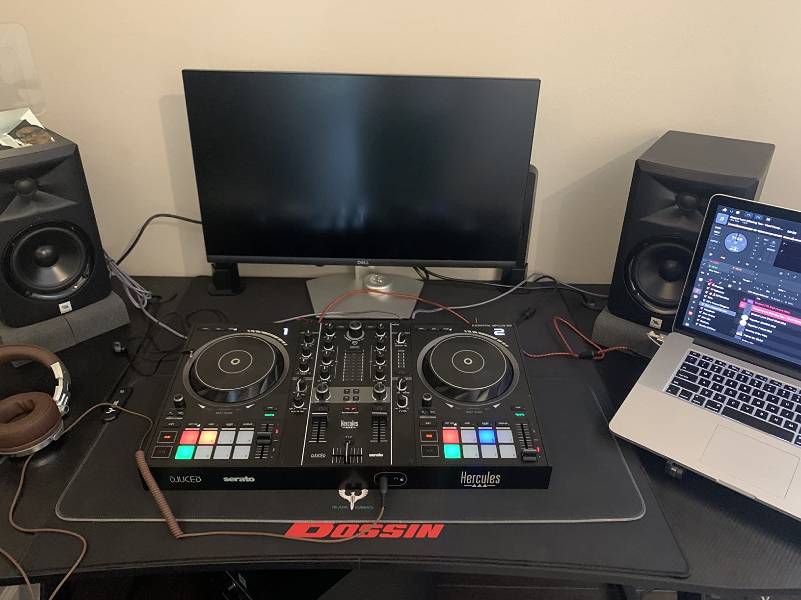 Hercules DJControl Inpulse 500: 2-deck USB DJ controller for Serato DJ and DJUCED (included) | For Serato DJ and DJUCED included customer photo 1