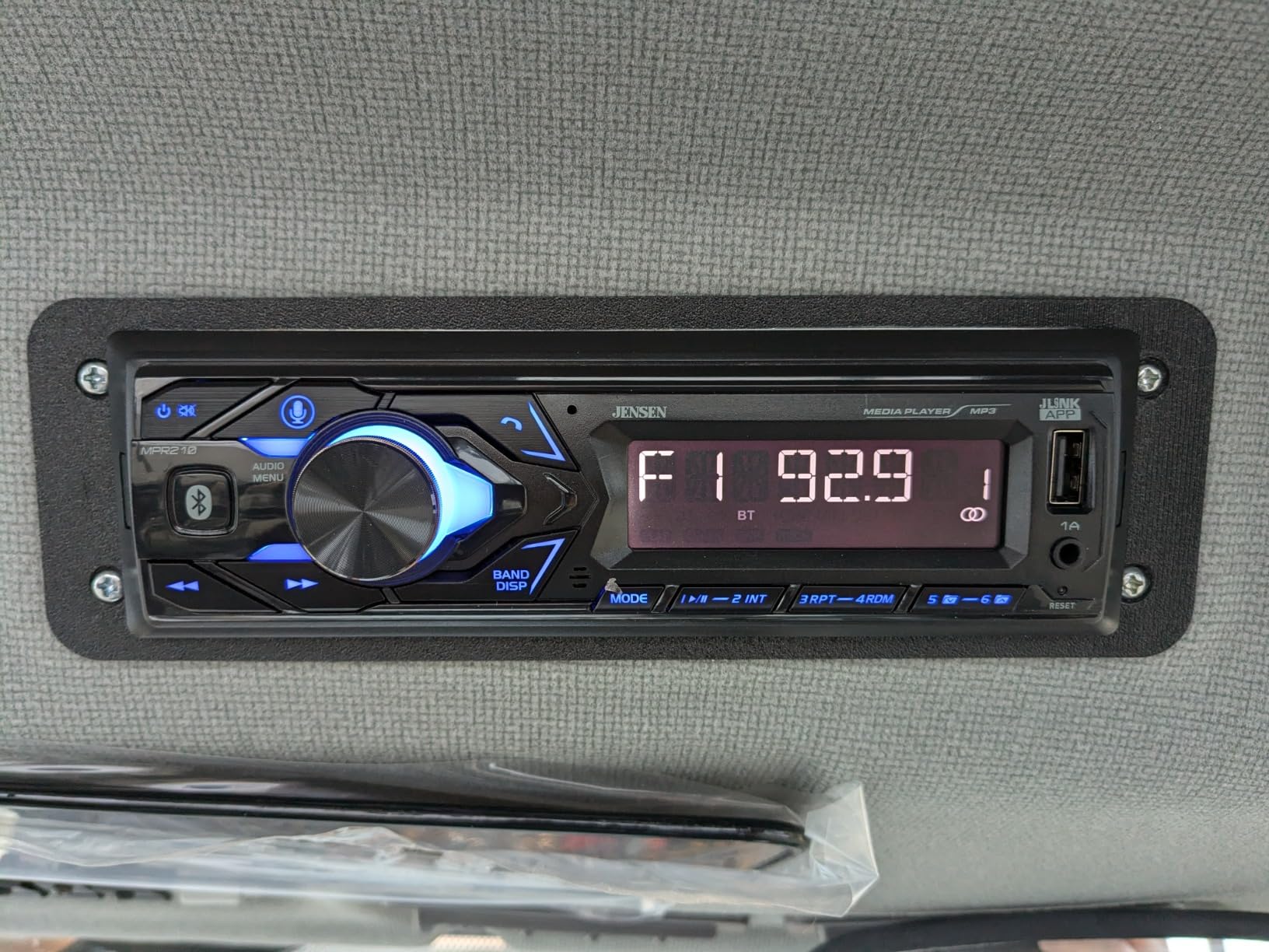 Jensen MPR210 Single DIN Bluetooth Car Stereo, Hands-Free, AM/FM, USB customer photo 1