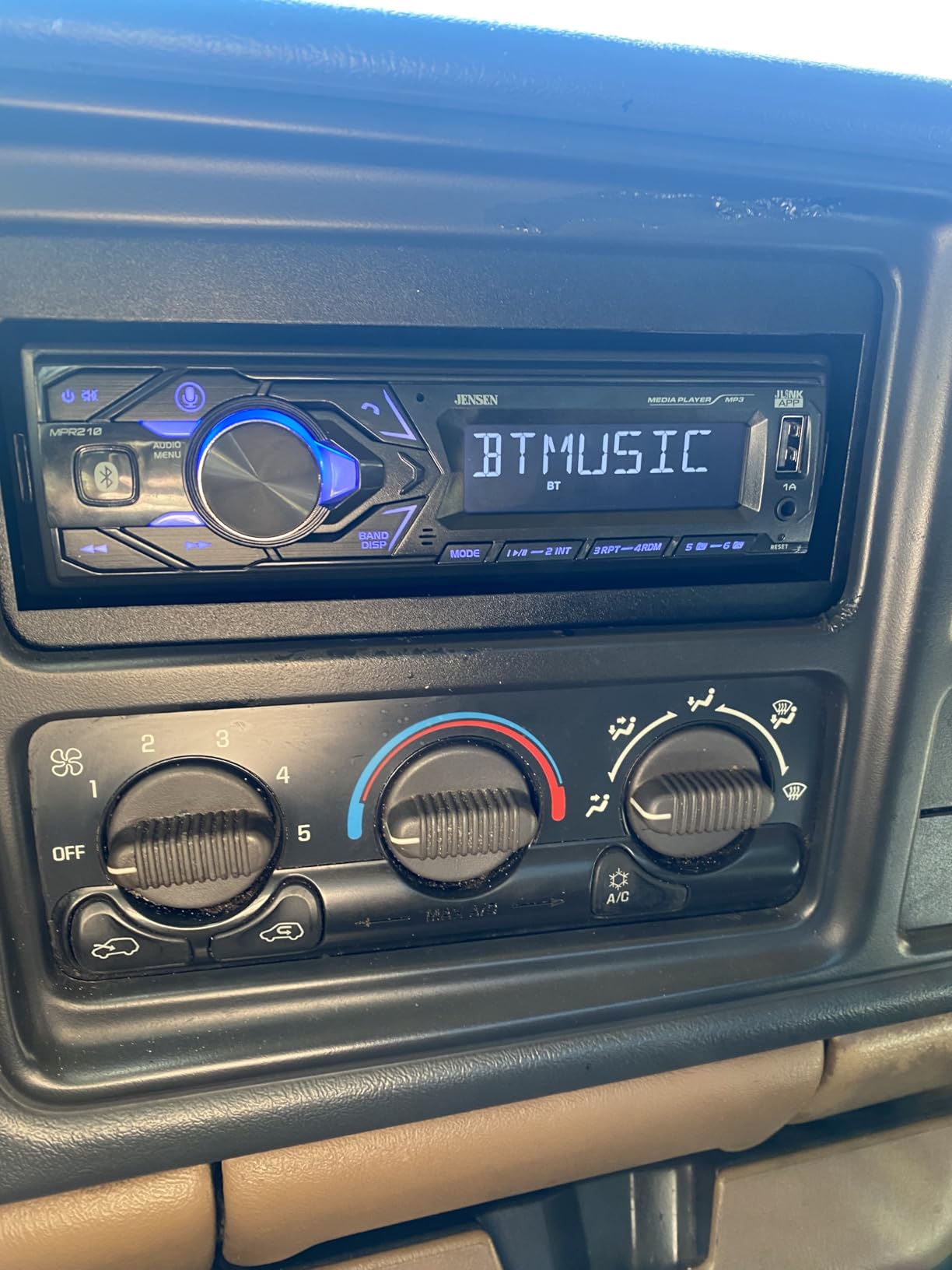 Jensen MPR210 Single DIN Bluetooth Car Stereo, Hands-Free, AM/FM, USB customer photo 2