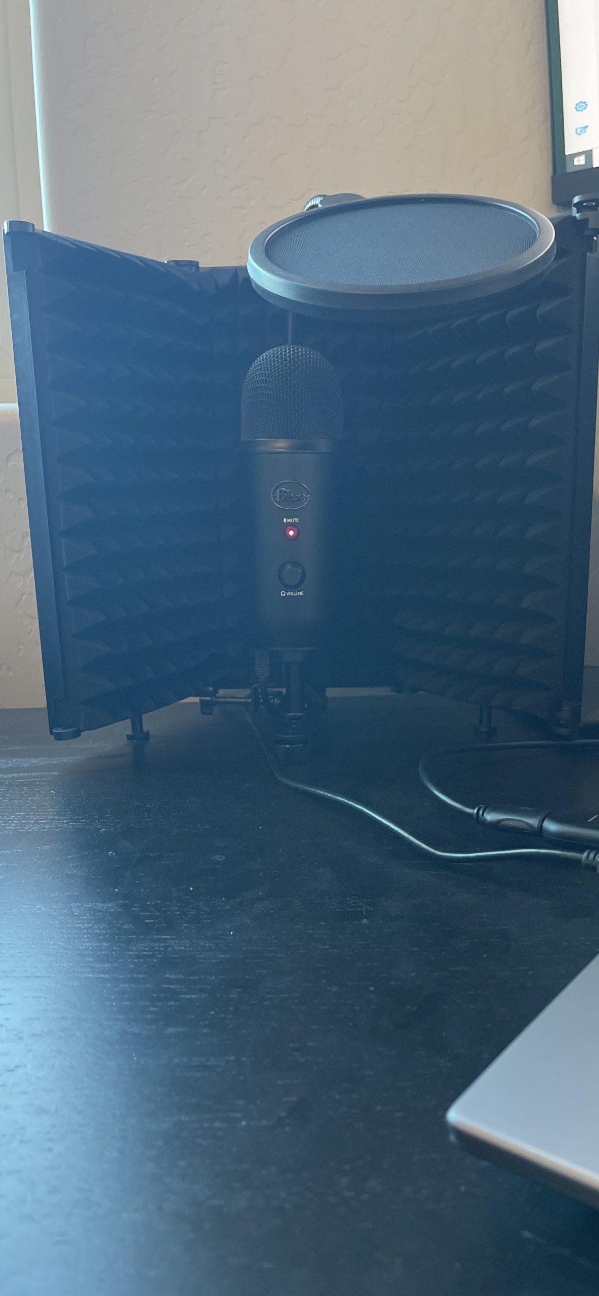 Moukey Microphone Isolation Shield, Foldable Mic Shield with Triple Sound Insulation, Reflection Filter with 3/8