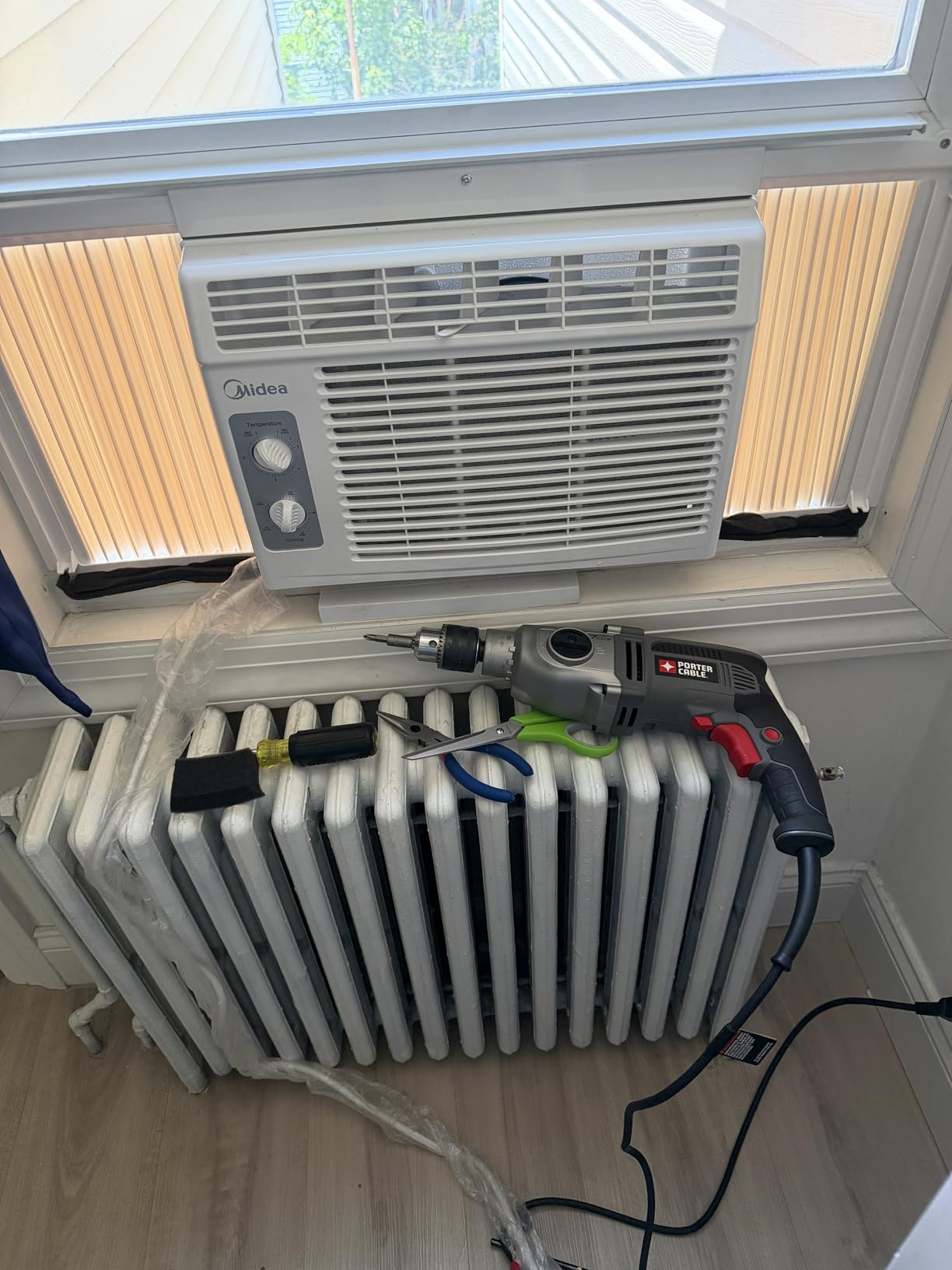 Midea 5,000 BTU EasyCool Small Window Air Conditioner - Cool up to 150 Sq. Ft. with Easy-to-Use Mechanical Controls and Reusable Filter, Perfect for Small Bedroom, Living Room, Home Office customer photo 1