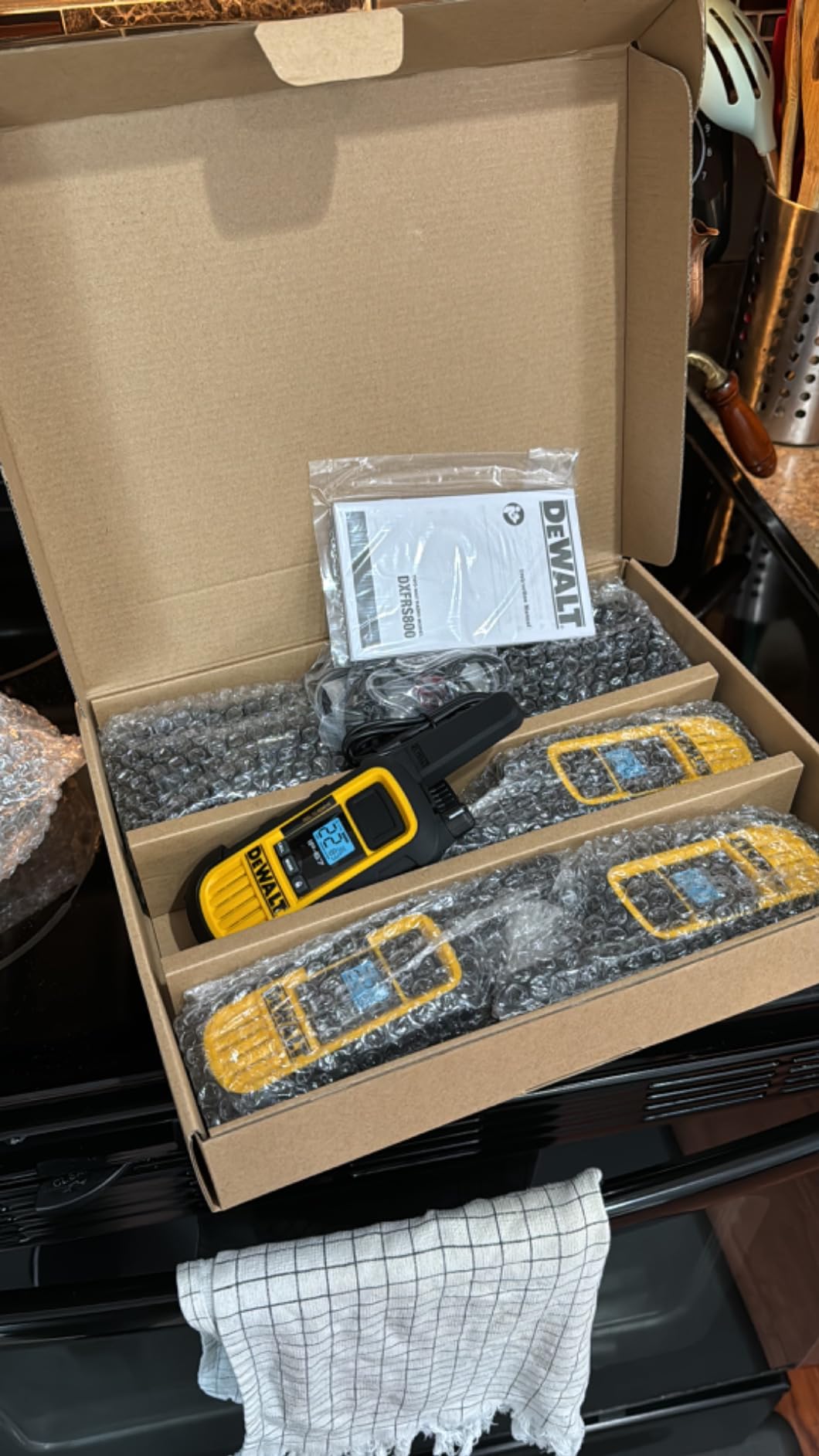 DEWALT DXFRS800 FRS Walkie Talkies, Long Range 2 Way Radio, 2W, IP67 Waterproof, 2 Pack with 2 Headsets, 1DXFRS800-SV1 customer photo 2