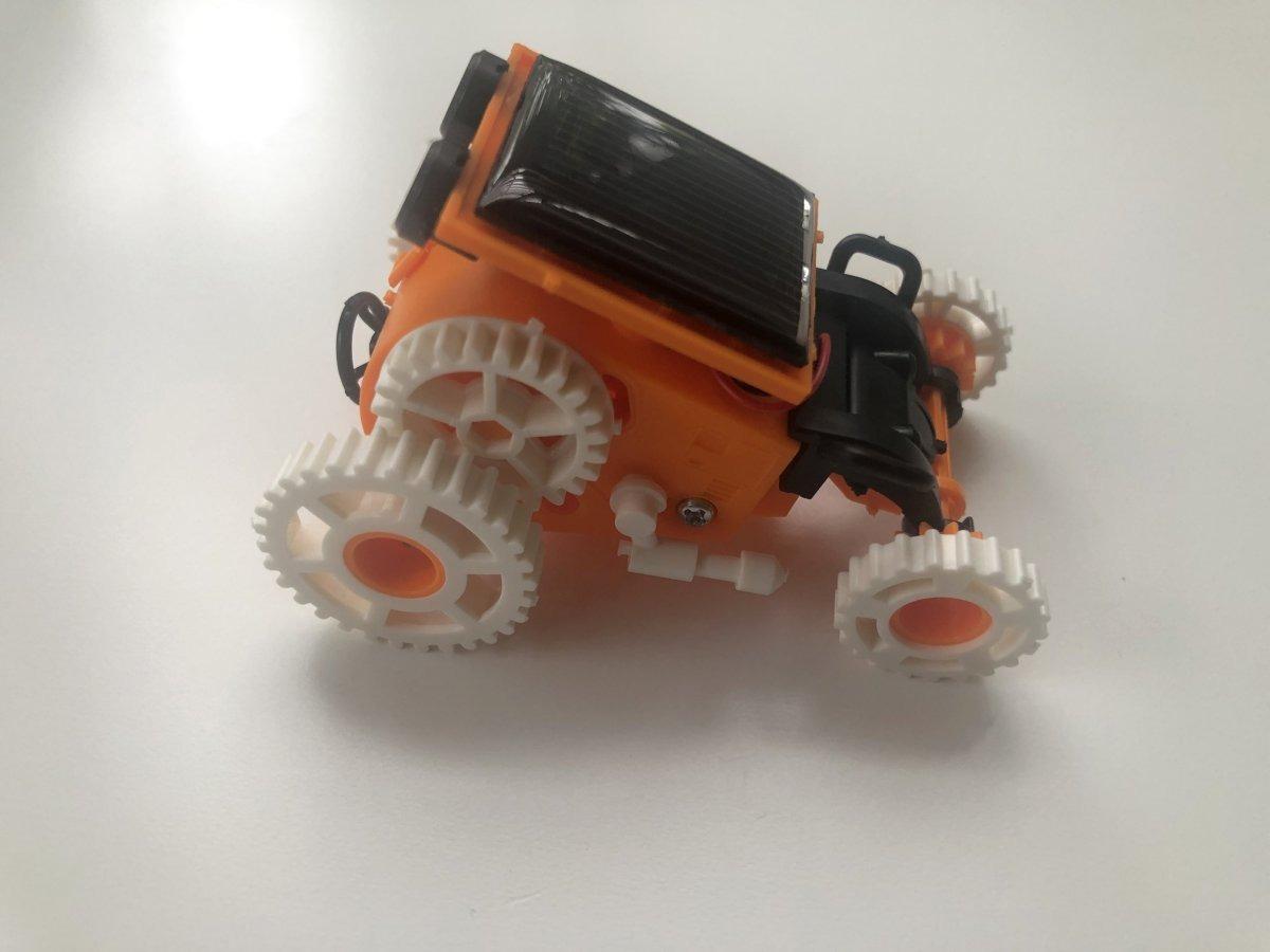 Thames & Kosmos SolarBots: 8-in-1 Solar Robot STEM Experiment Kit | Build 8 Cool Solar-Powered Robots in Minutes | No Batteries Required | Learn About Solar Energy & Technology | Solar Panel Included customer photo 1