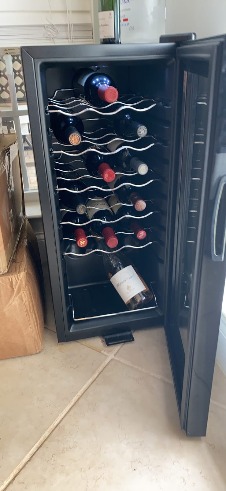 Ivation 18 Bottle Compressor Wine Cooler Refrigerator w/Lock, Large Freestanding Wine Cellar For Red, White, Champagne or Sparkling Wine, 41f-64f Digital Temperature Control Fridge Glass Door Black customer photo 1