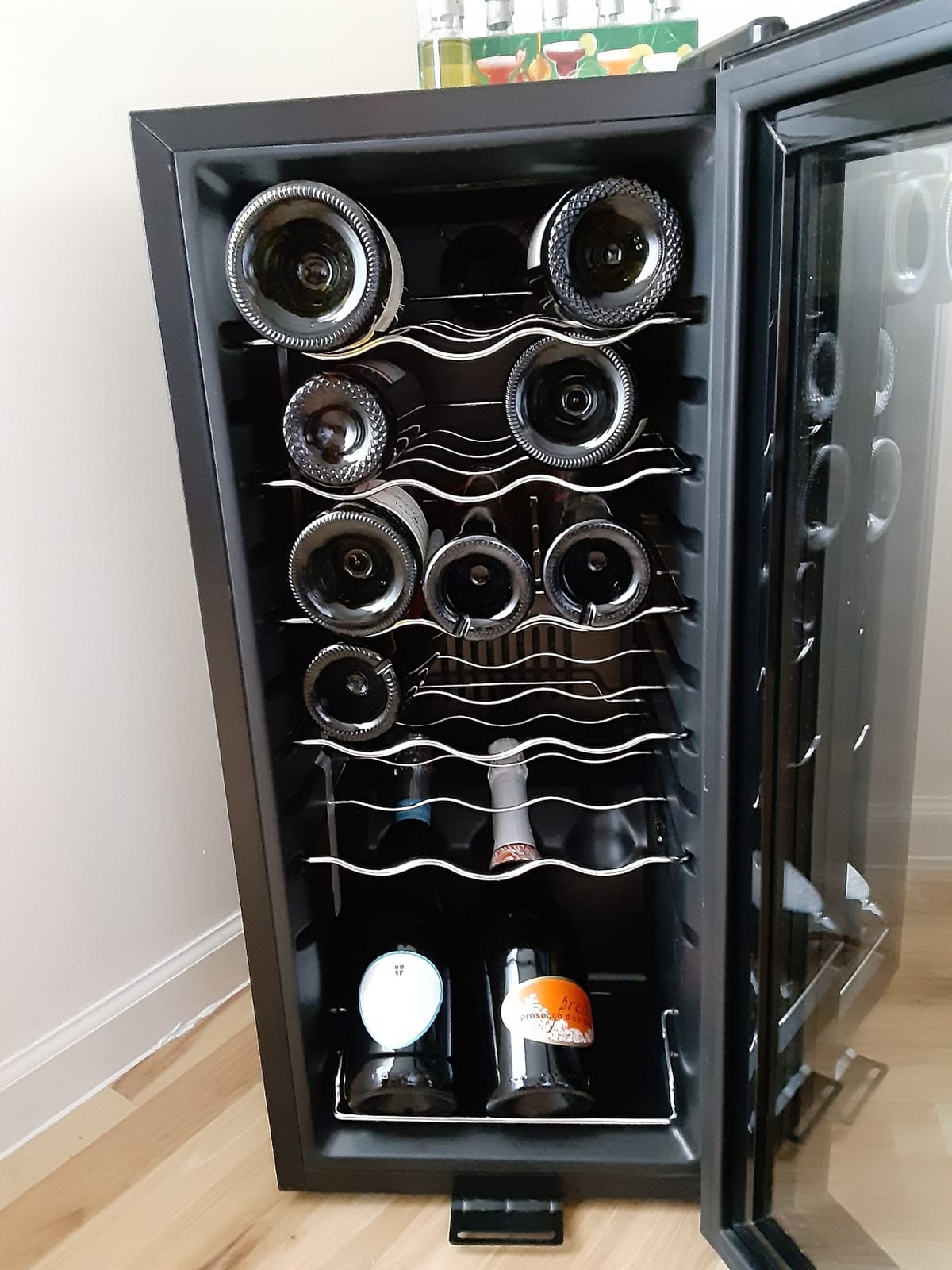 Ivation 18 Bottle Compressor Wine Cooler Refrigerator w/Lock, Large Freestanding Wine Cellar For Red, White, Champagne or Sparkling Wine, 41f-64f Digital Temperature Control Fridge Glass Door Black customer photo 2