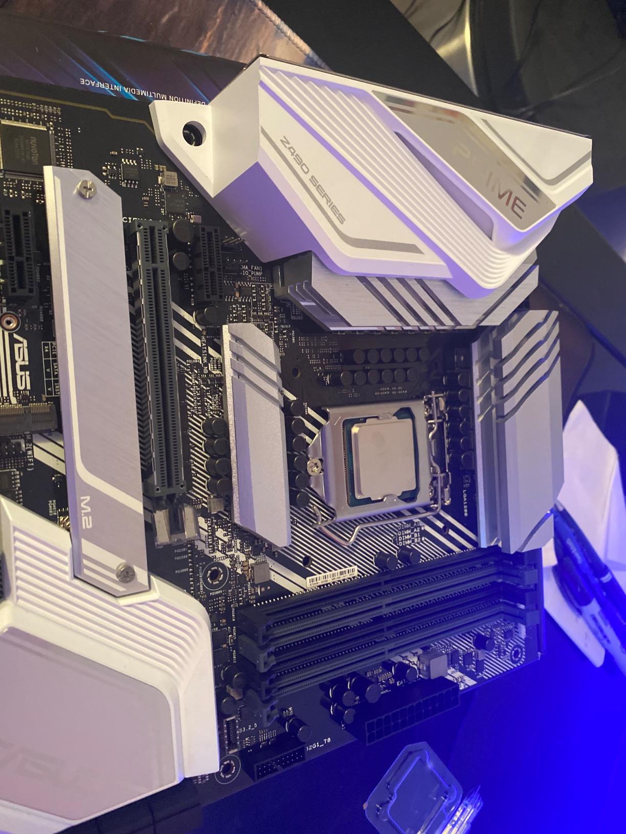 Intel Core i7-10700K Desktop Processor 8 Cores up to 5.1 GHz Unlocked LGA1200 (Intel 400 Series Chipset) 125W (BX8070110700K) customer photo 2