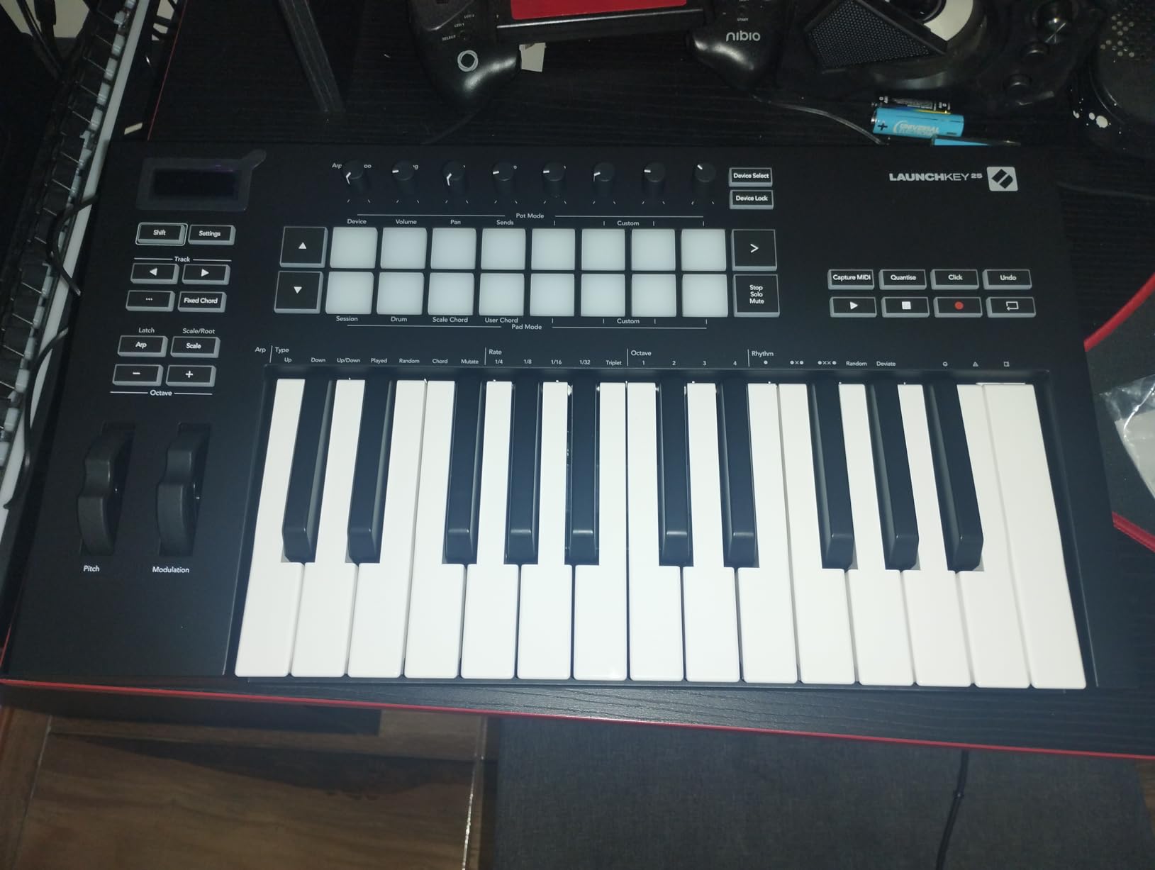 Novation Launchkey 25 [MK3] MIDI Keyboard Controller - Seamless Ableton Live Integration. Chord Mode, Scale Mode, and Arpeggiator - All the software you need for Music Production customer photo 2