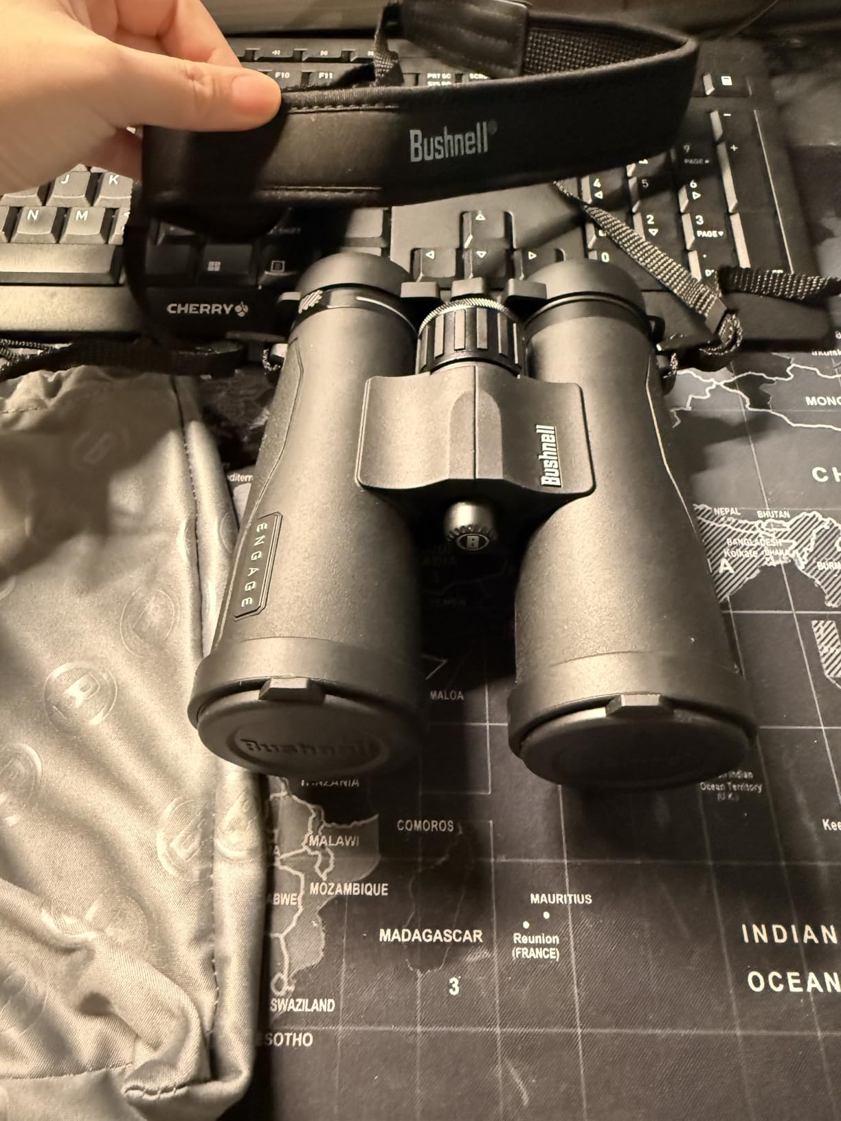Bushnell Engage X 10x42mm Binoculars, IPX7 Waterproof and Lightweight Binoculars for Hunting, Travel, and Camping customer photo 1