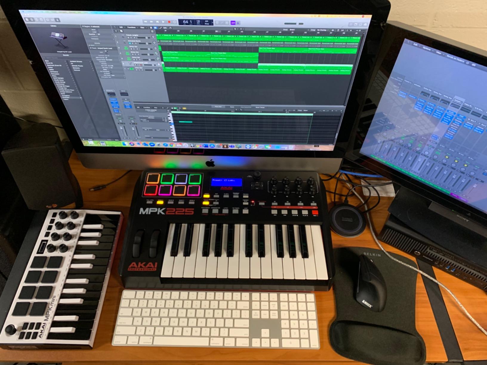 Akai Professional MPK Mini MK3 25-Key USB MIDI Keyboard Controller for Beat Makers, Music Producers and Home Studios customer photo 1