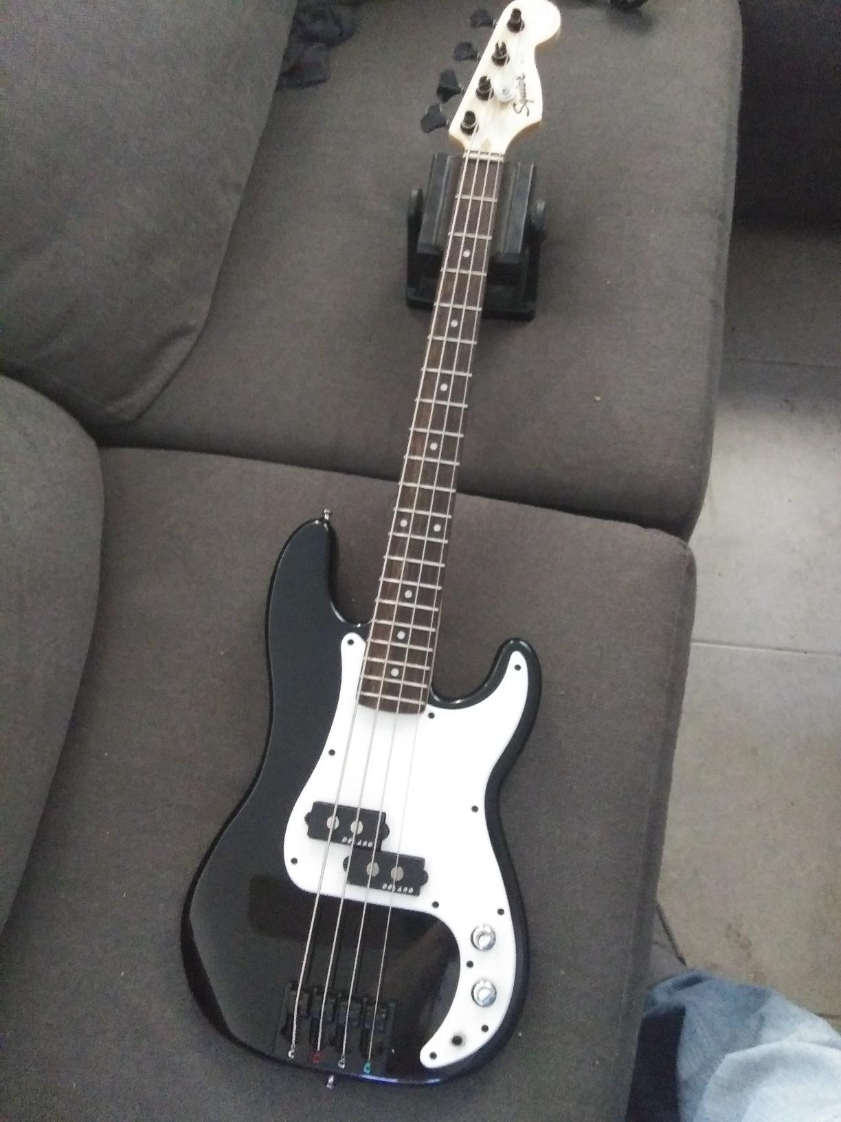 Squier Mini Precision Bass, Black, Laurel Fingerboard customer photo 2