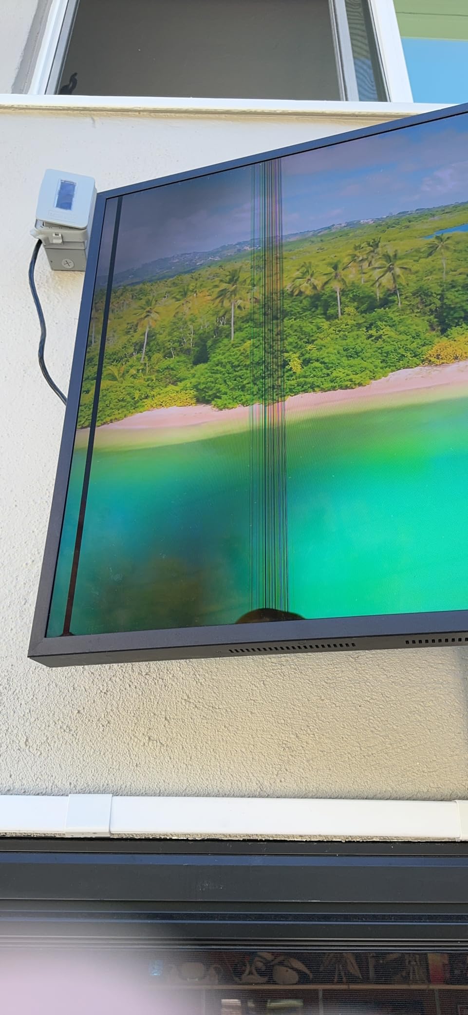 SAMSUNG 55-inch Class QLED 4K The Terrace Partial Sun Outdoor, Direct Full Array 16x, Quantum HDR 32x, Weatherproof, Wide Viewing Angle Smart TV w/ Alexa Built-in (QN55LST7TAFXZA, Latest Model) customer photo 2