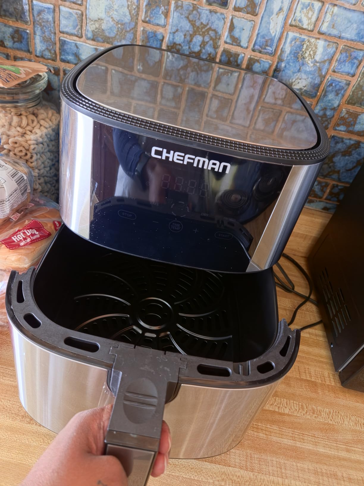 Chefman Air Fryer 8 Qt TurboFry 4-in-1 with 450F Hi-Fry Option, XL Nonstick Dishwasher-Safe Basket customer photo 1