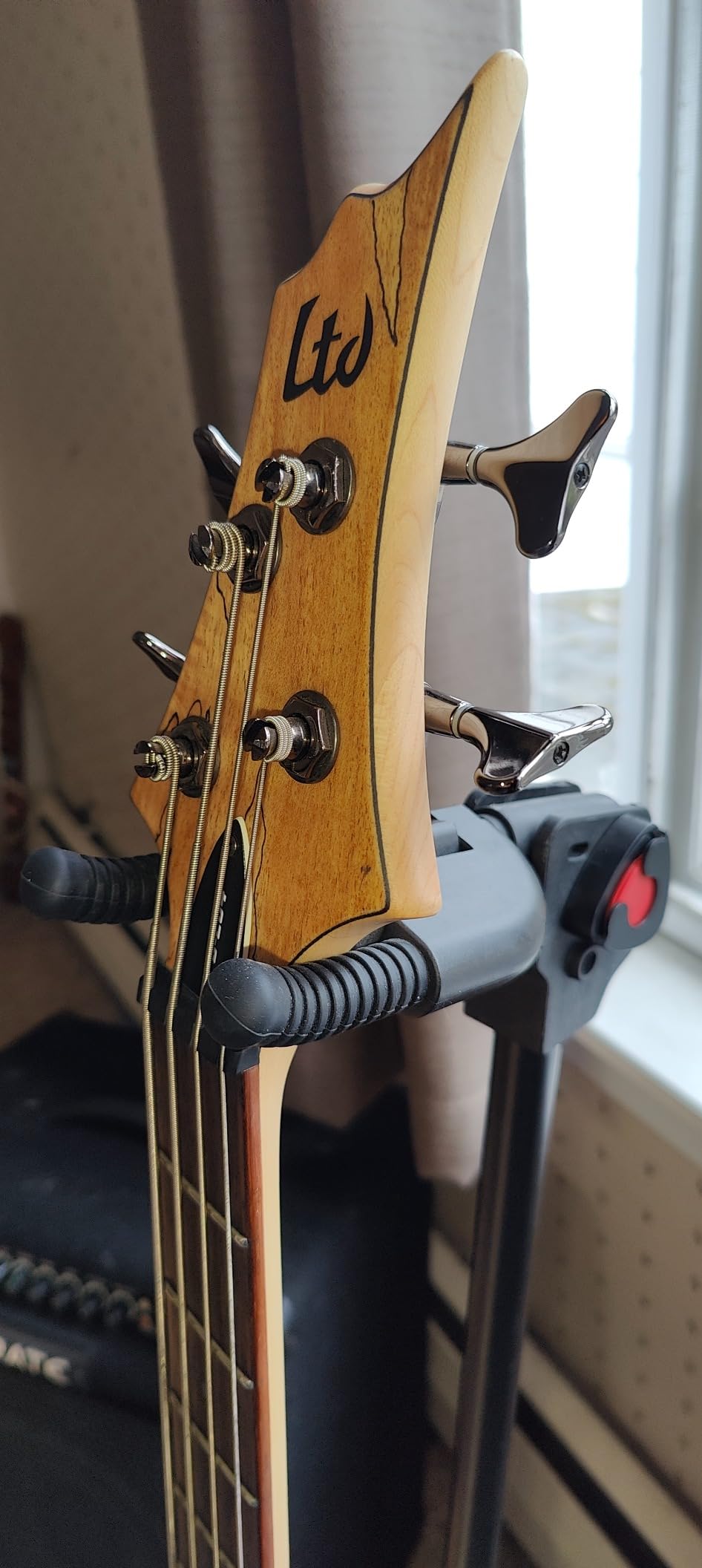 GUITTO Guitar Stand - Heavy Duty Auto-Lock, Adjustable & Foldable for Acoustic/Electric/Bass (33lbs Capacity), Non-Slip Base, Anti-Rust - Portable for Stage/Travel/Studio GGS-06 customer photo 2