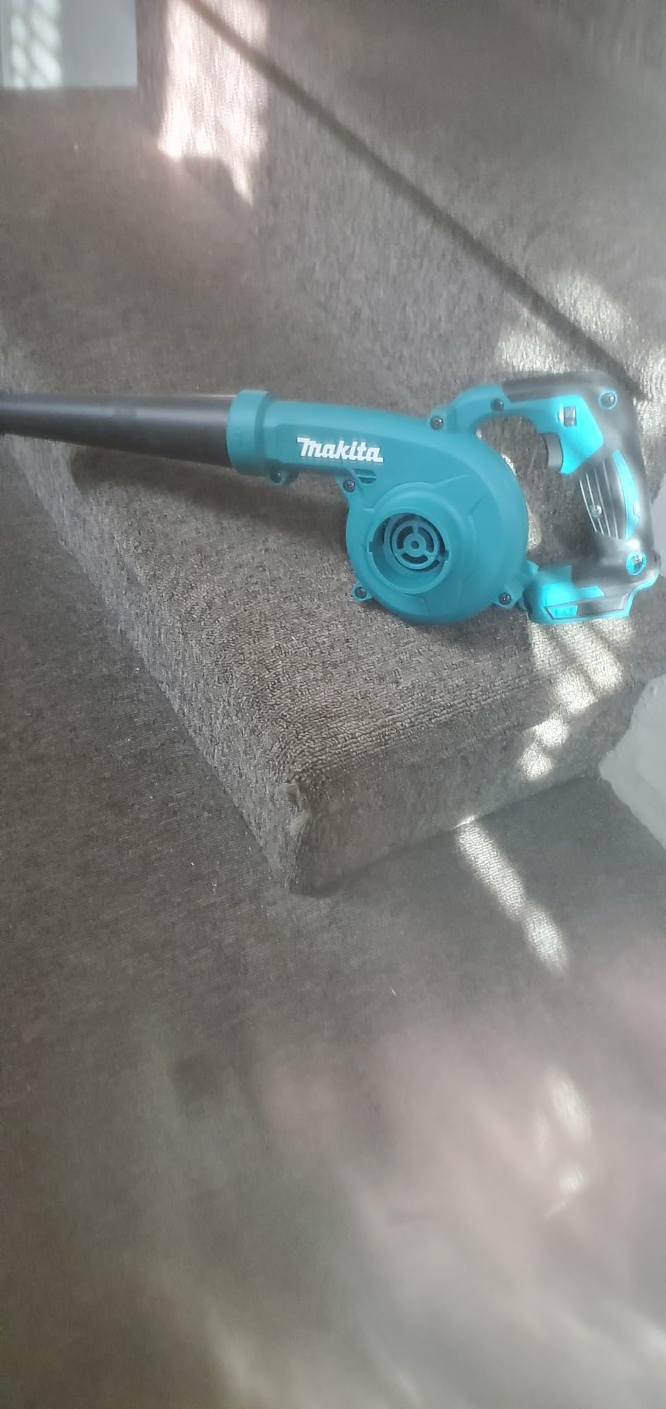 Makita DUB185Z Cordless Handheld Leaf Blower Powered by 18V LXT Li-Ion Battery customer photo 2