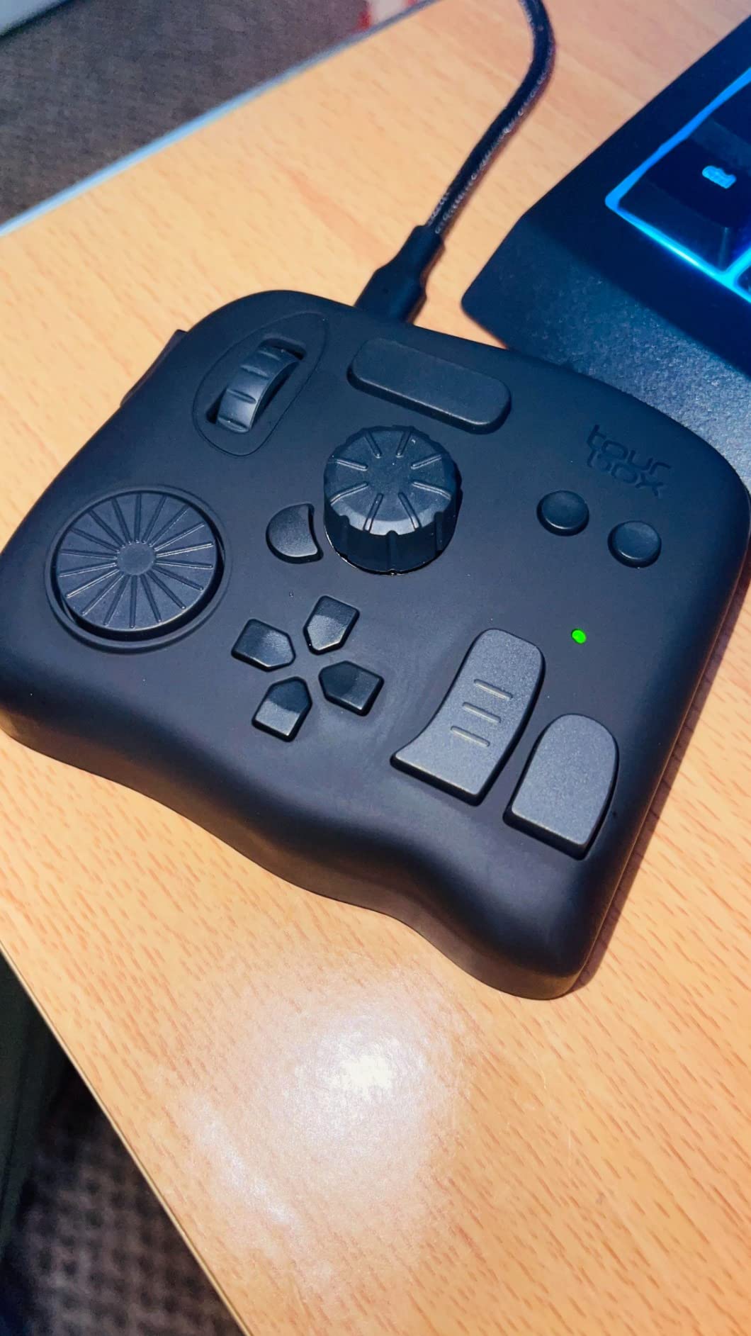 TourBox NEO - Customizable Editing Controller, Photo Color Grading Illustration Speed Editor, Intuitive Control Boost Productivity, Programmable Keyboard for Adobe CSP and More, Works with Mac/PC customer photo 2