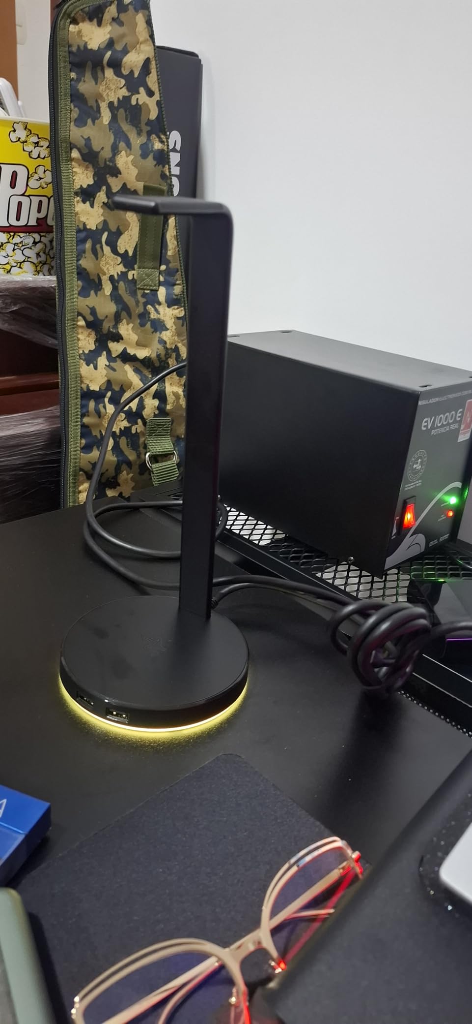 Razer Base Station V2 Chroma Headphone Headset Stand Holder: Chroma RGB Lighting - Taller Stand & Anti-Slip Ledge - USB Charging Ports - Anti-Slip Rubber Base - 3.5mm Port + Built-in DAC - Black customer photo 2