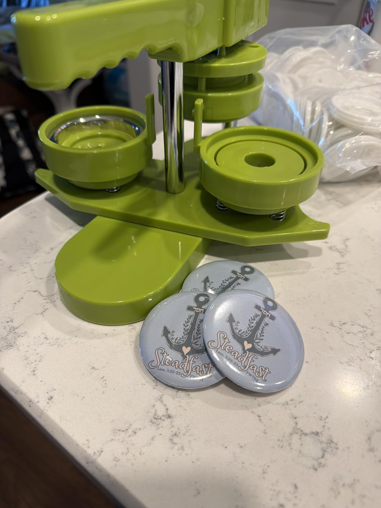 Button Maker Machine 58mm (2.25 in) Installation-Free, DIY Button Pin Maker Machine, Badge Punch Press with Free 100pcs Badge Supplies & Pictures & Circle Cutter customer photo 1