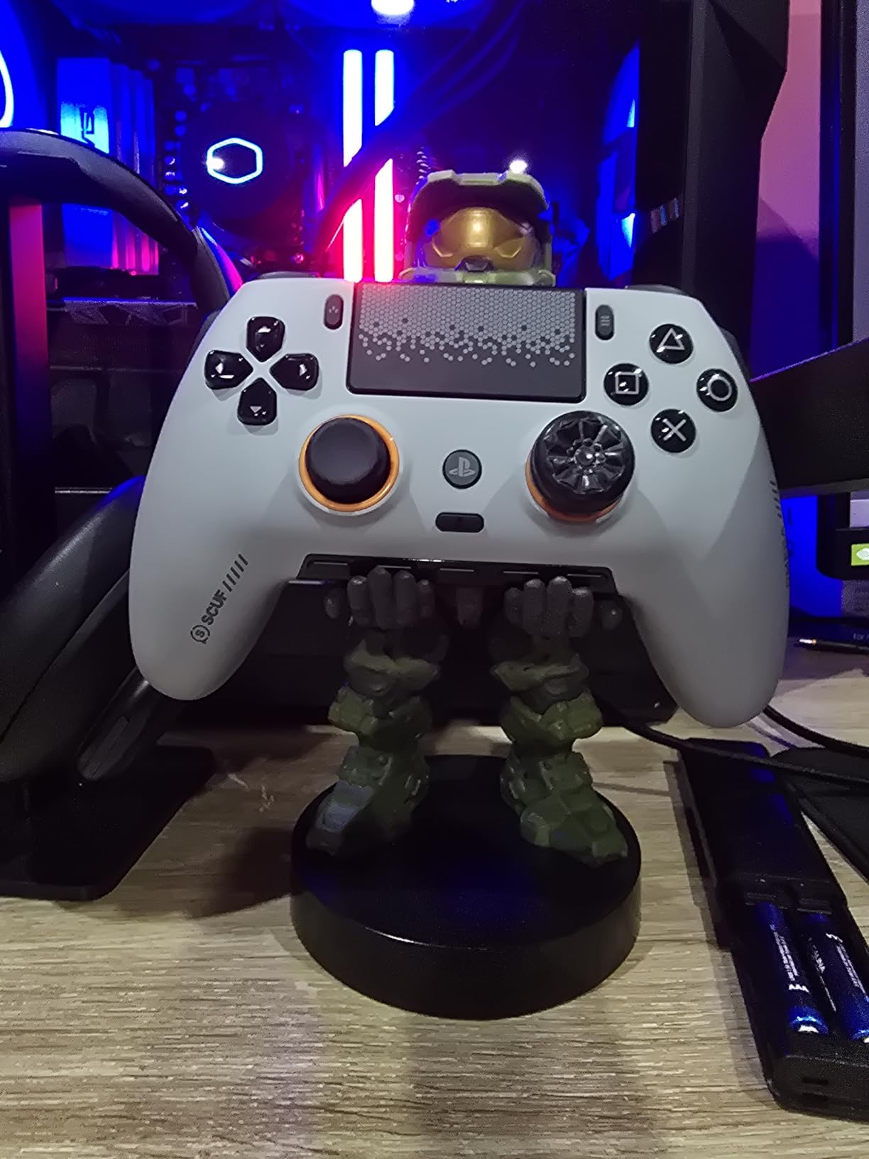 Exquisite Gaming: Halo: Master Chief - Mobile Phone & Gaming Controller Holder, Device Stand, Cable Guys, Xbox Licensed Figure, Green customer photo 2
