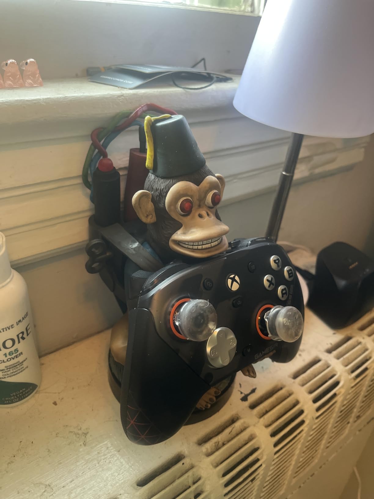 Exquisite Gaming: Call of Duty: Monkeybomb - Original Mobile Phone & Gaming Controller Holder, Device Stand, Cable Guys, Licensed Figure customer photo 1