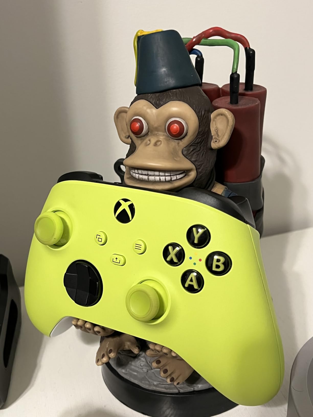 Exquisite Gaming: Call of Duty: Monkeybomb - Original Mobile Phone & Gaming Controller Holder, Device Stand, Cable Guys, Licensed Figure customer photo 2