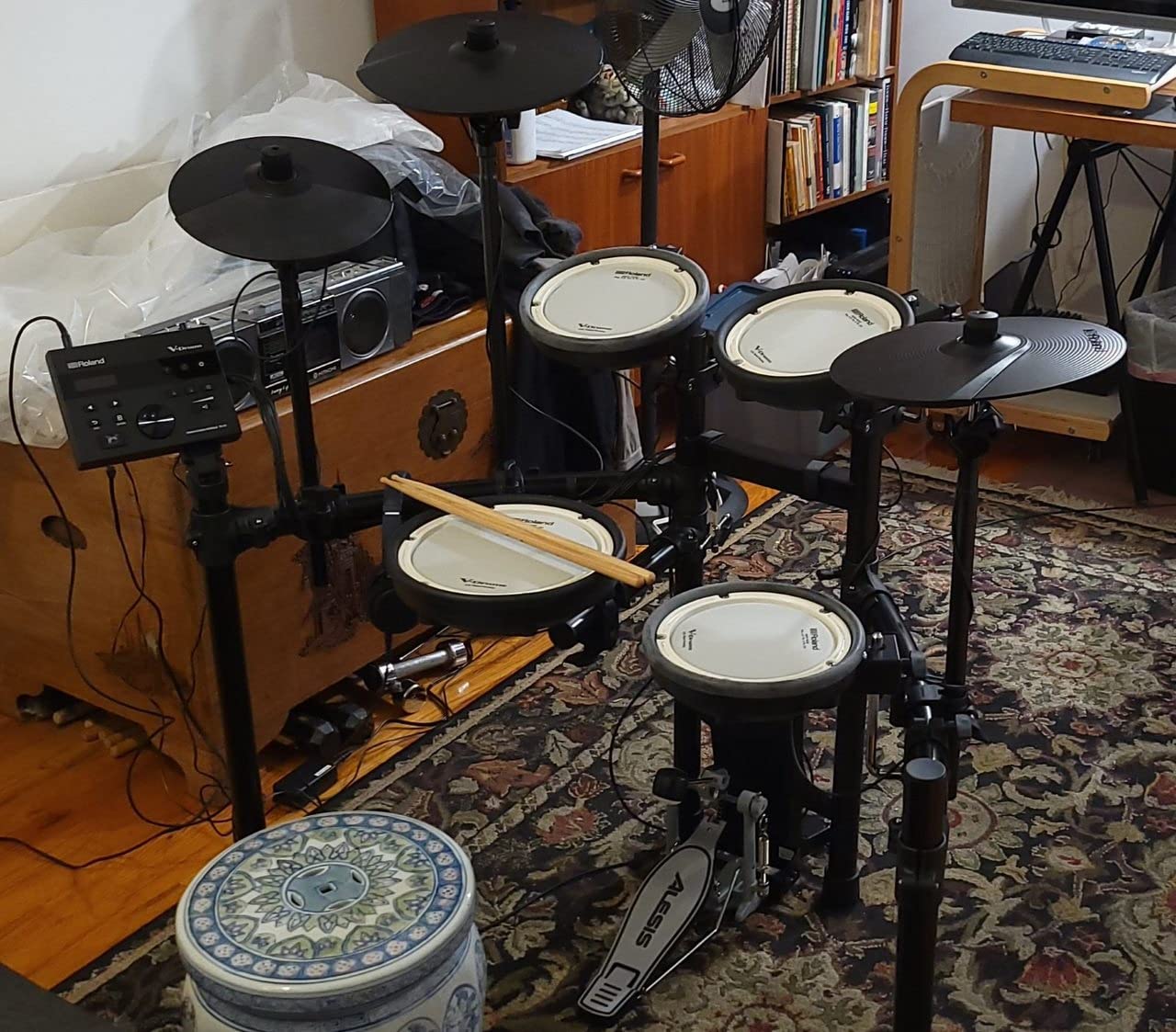 Roland TD-07KV Electronic V-Drums Kit - Legendary Dual-Ply All Mesh Head kit with superior expression and playability - Bluetooth Audio & MIDI - USB for recording audio and MIDI data customer photo 1