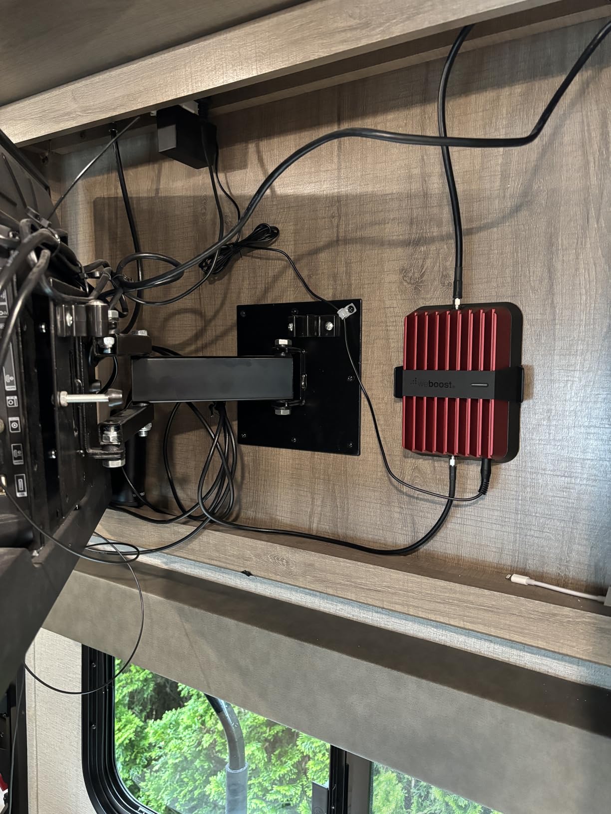 weBoost Drive Reach RV - Cell Phone Signal Booster kit | Boosts 4G LTE & 5G for All U.S. Carriers - Verizon, AT&T, T-Mobile & more | Made in the U.S. | FCC Approved (model 470354) customer photo 1