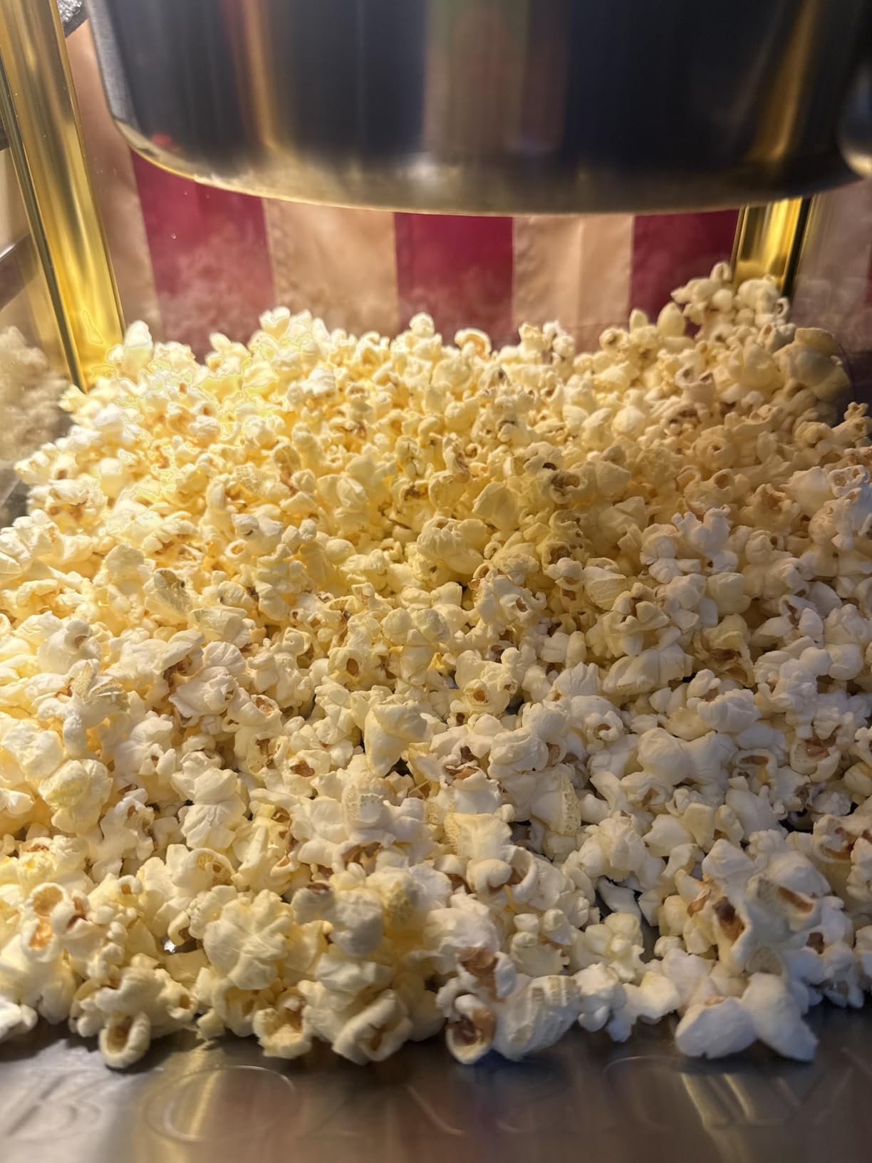 ROVSUN Popcorn Machine with 8 Ounce Kettle Makes Up to 32 Cups, Commercial Popcorn Machine Countertop Popcorn Maker w/Stainless Steel Scoop, Oil Spoon & 3 Popcorn Cups for Home Movie Theater, ETL customer photo 2