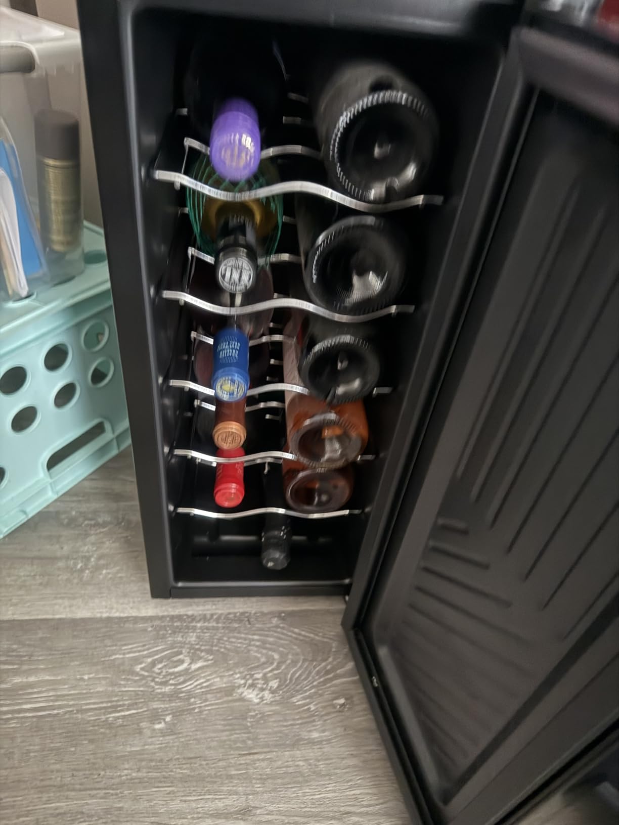 BLACK+DECKER 12-Bottle Thermoelectric Wine Chiller, BD60336, Mirrored Door customer photo 2