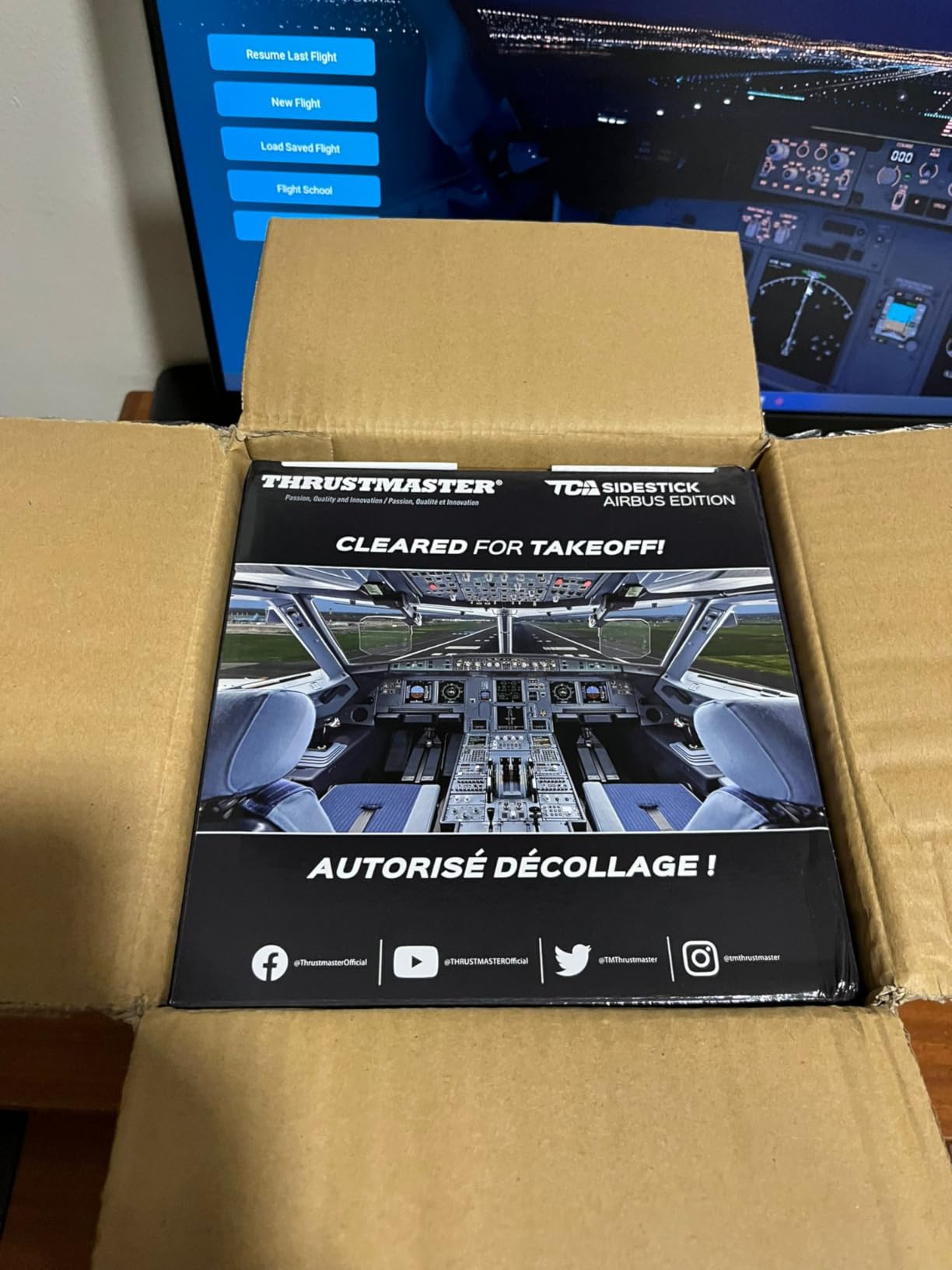 Thrustmaster TCA Quadrant Add-On Airbus Edition Control Panel - PC | 15 functions, flaps & speed brake, landing gear, trim, autobrake, 2 axes, 10 buttons, magnetic sensors, non-slip feet customer photo 1