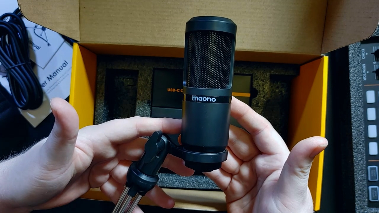 MAONO Podcast Equipment Bundle with Audio Mixer & 3.5mm Mic for Streaming, All-in-One Audio Production, 4 Custom Soundpads customer photo 1