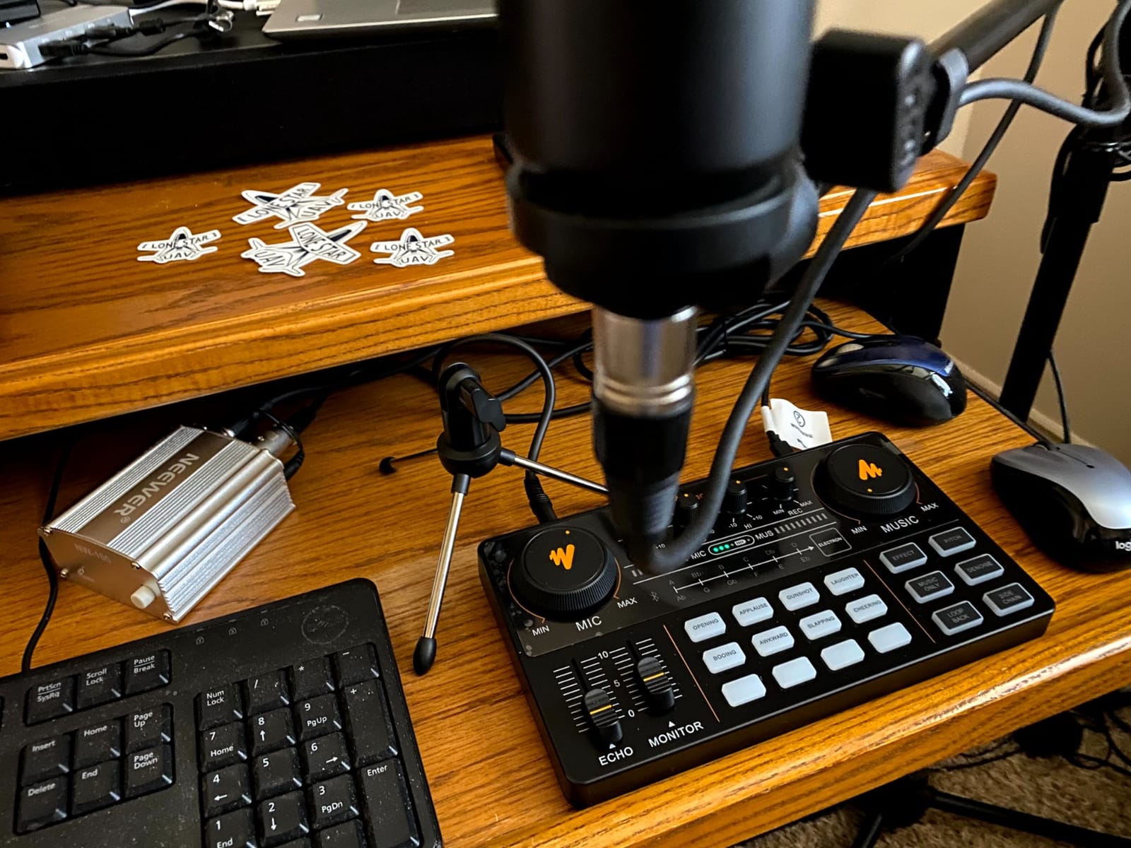 MAONO Podcast Equipment Bundle with Audio Mixer & 3.5mm Mic for Streaming, All-in-One Audio Production, 4 Custom Soundpads customer photo 2