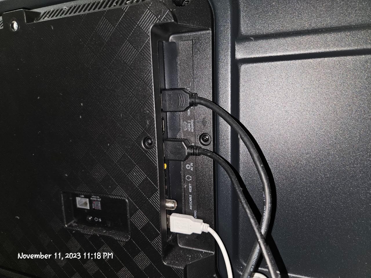 Hisense 65-Inch Class R6 Series 4K UHD Smart Roku TV with Alexa Compatibility, Dolby Vision HDR, DTS Studio Sound, Game Mode (65R6G) customer photo 2